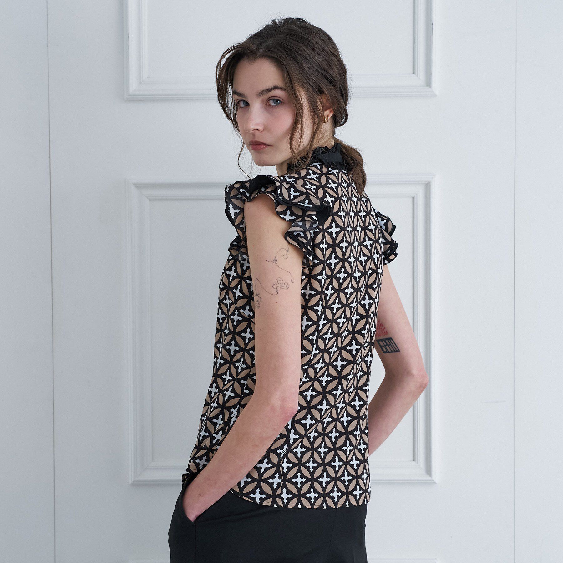 DRESSTERIOR「オーバーラップ ウィングスリーブ ブラウス」|シャツ・ブラウス|