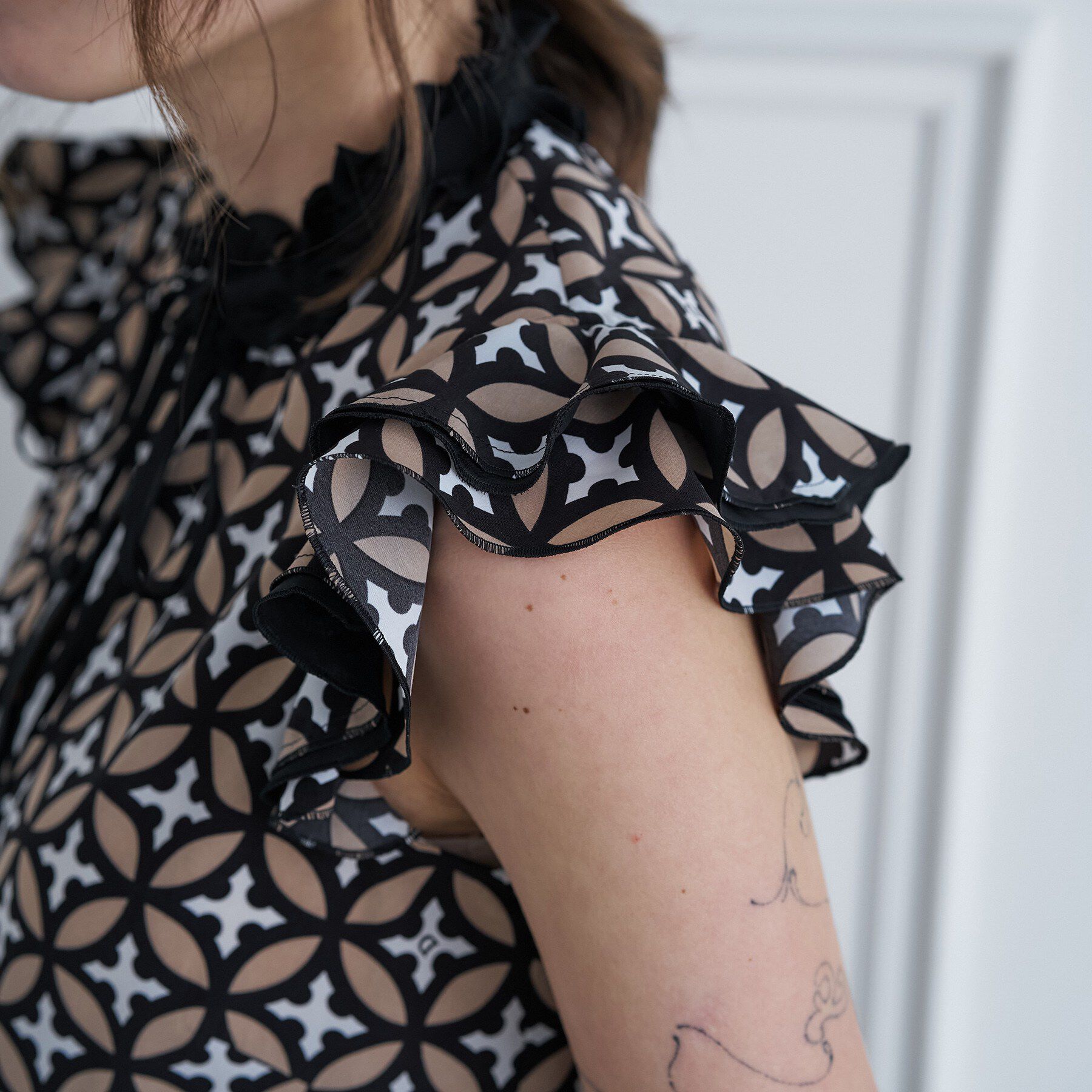 DRESSTERIOR「オーバーラップ ウィングスリーブ ブラウス」|シャツ・ブラウス|