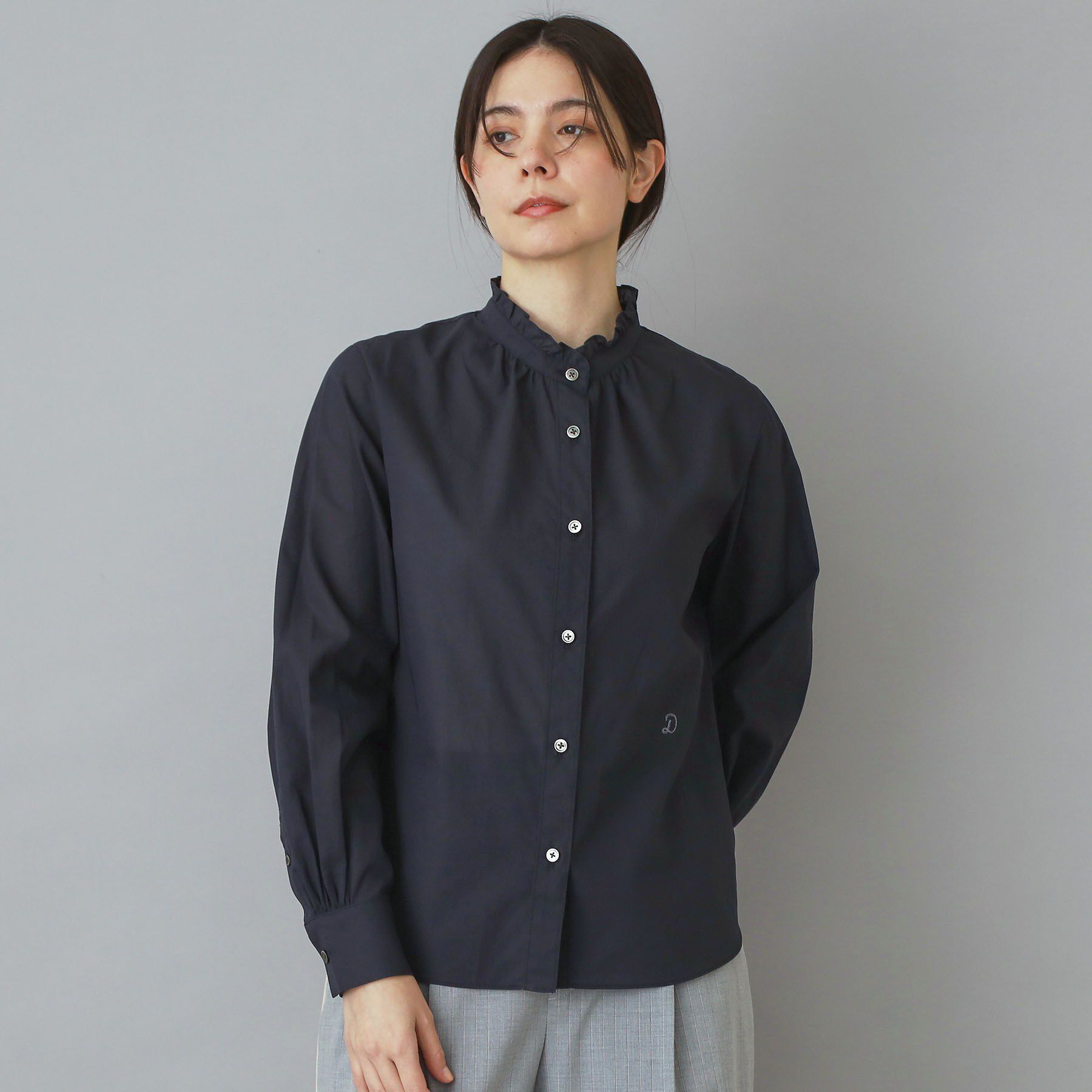 DRESSTERIOR「【ウォッシャブル/通勤】スタンドフリル ブラウス」|シャツ・ブラウス|ネイビー(094)