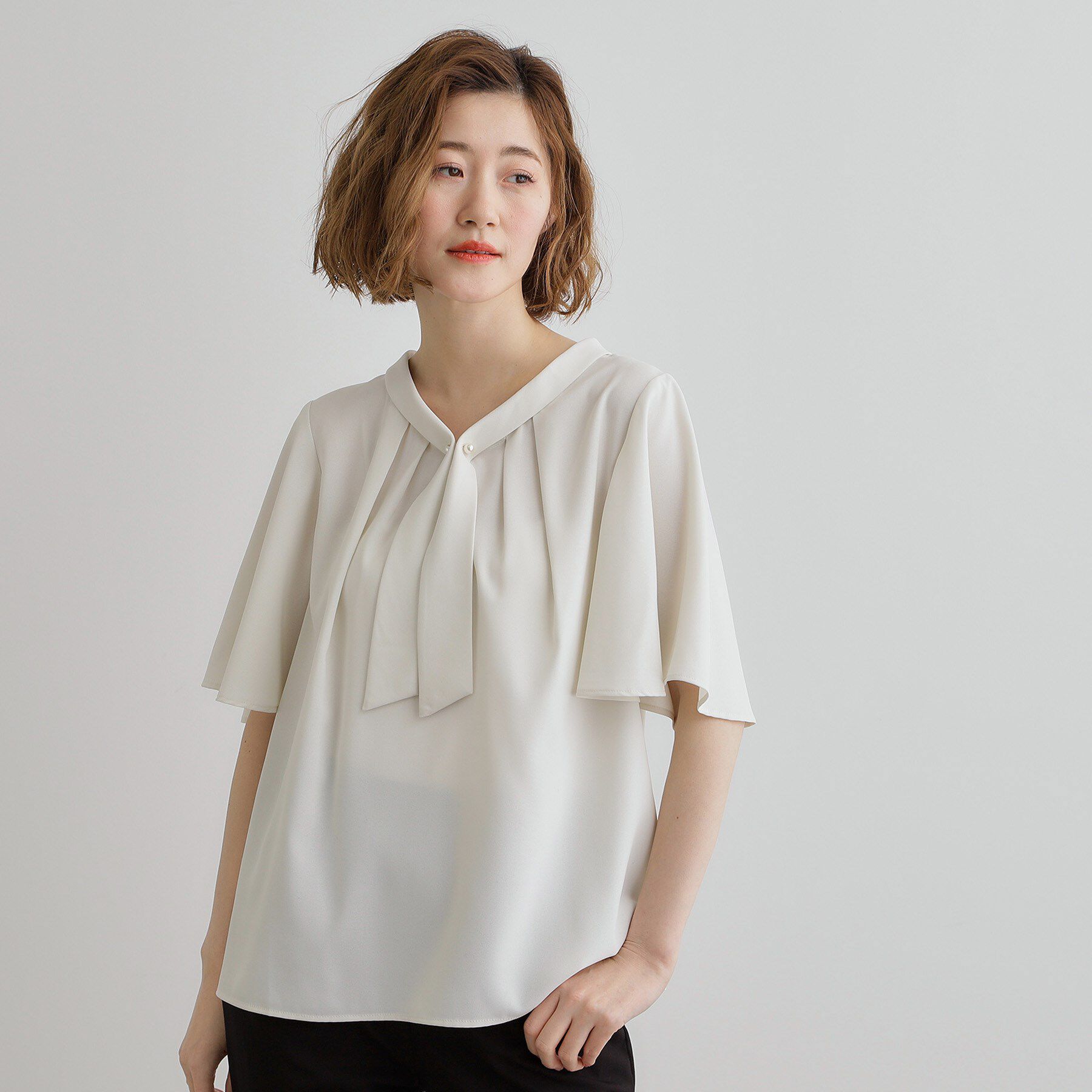 grove「【華やか】パール調ピン付きボウタイブラウス」|シャツ・ブラウス|オフホワイト(003