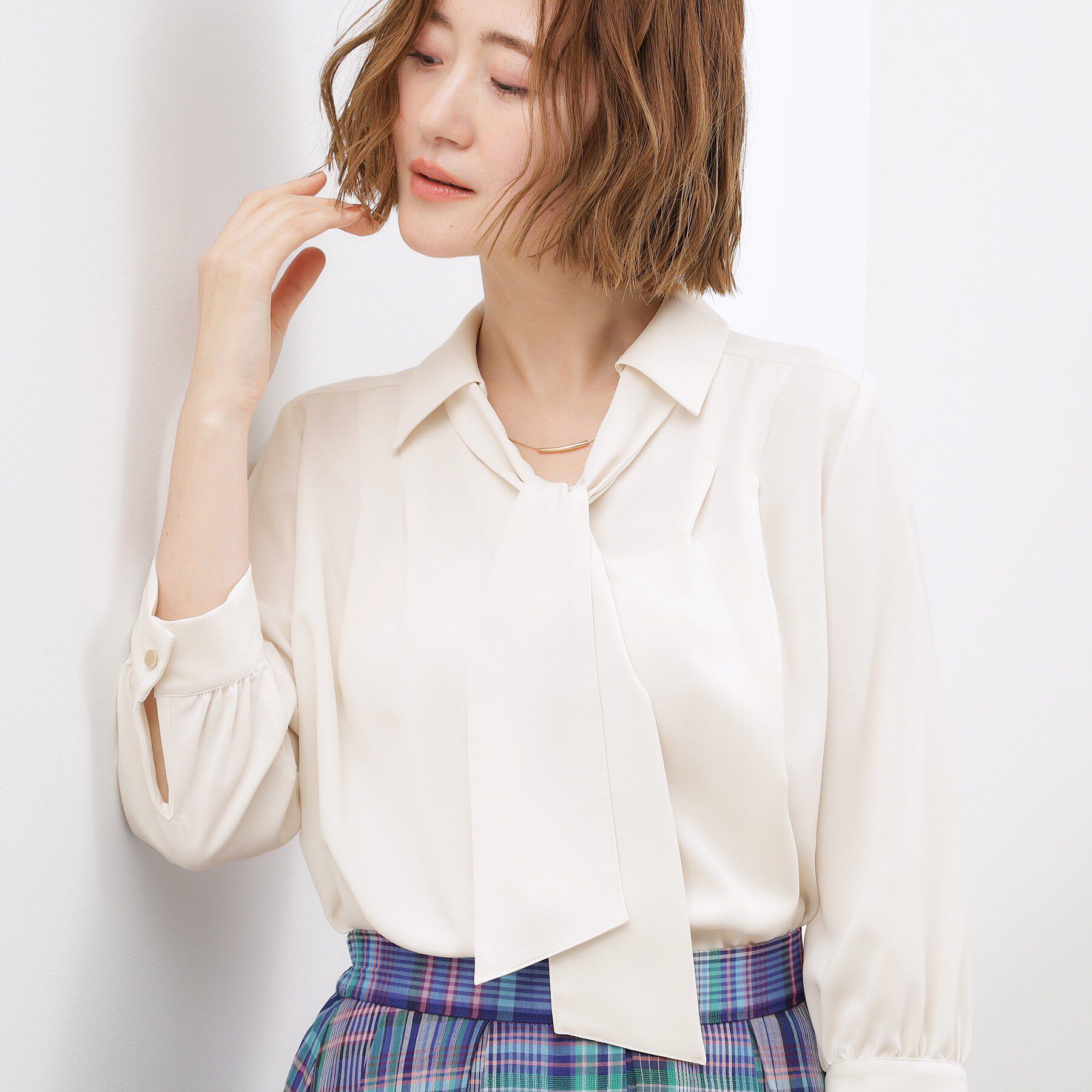 grove「【貴島明日香さん着用・洗える】チャーム付きマルチWAYボウタイブラウス」|シャツ・ブラウス|