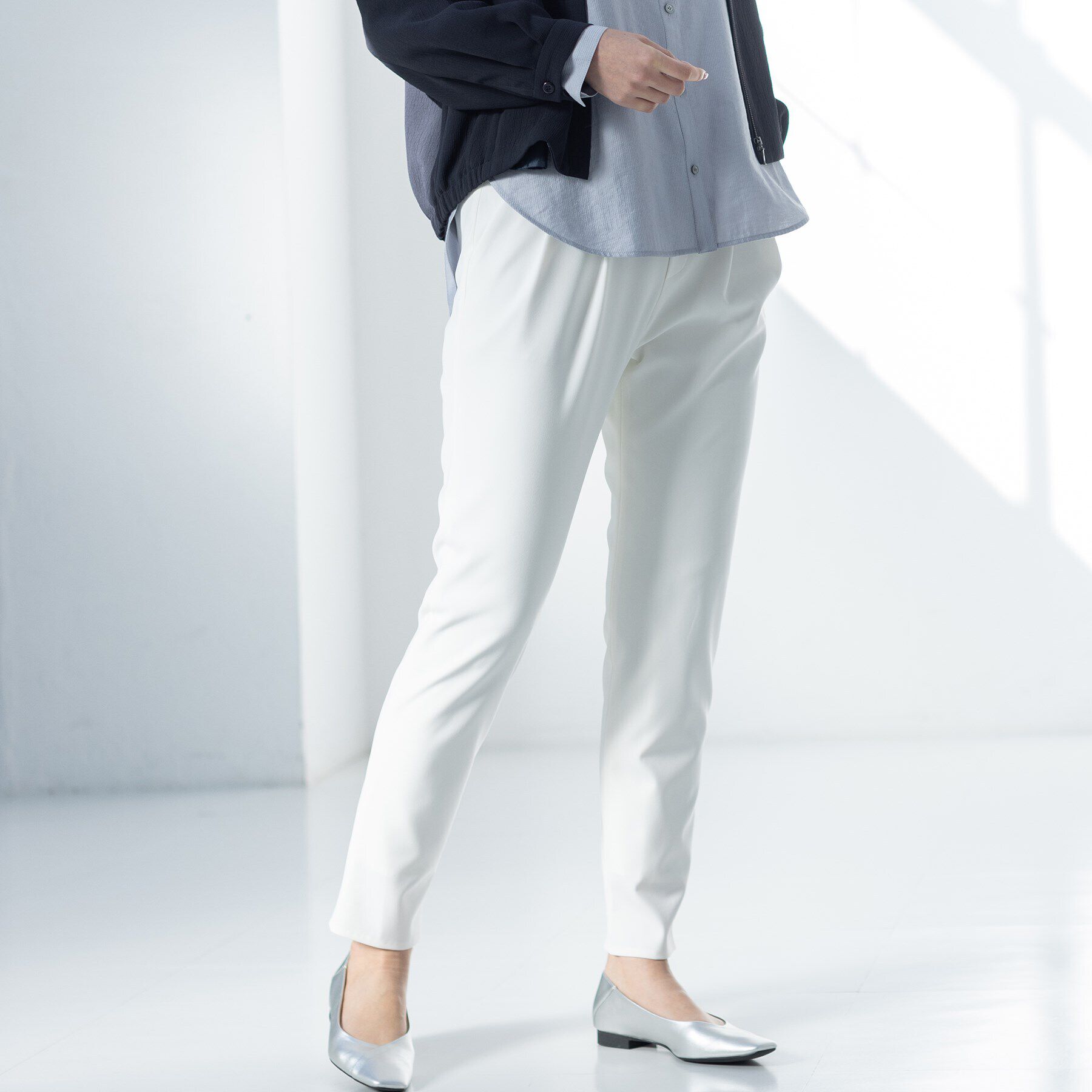 INDIVI「【褒められパンツ】ストレッチ タックテーパードパンツ」|その他|ホワイト(001)