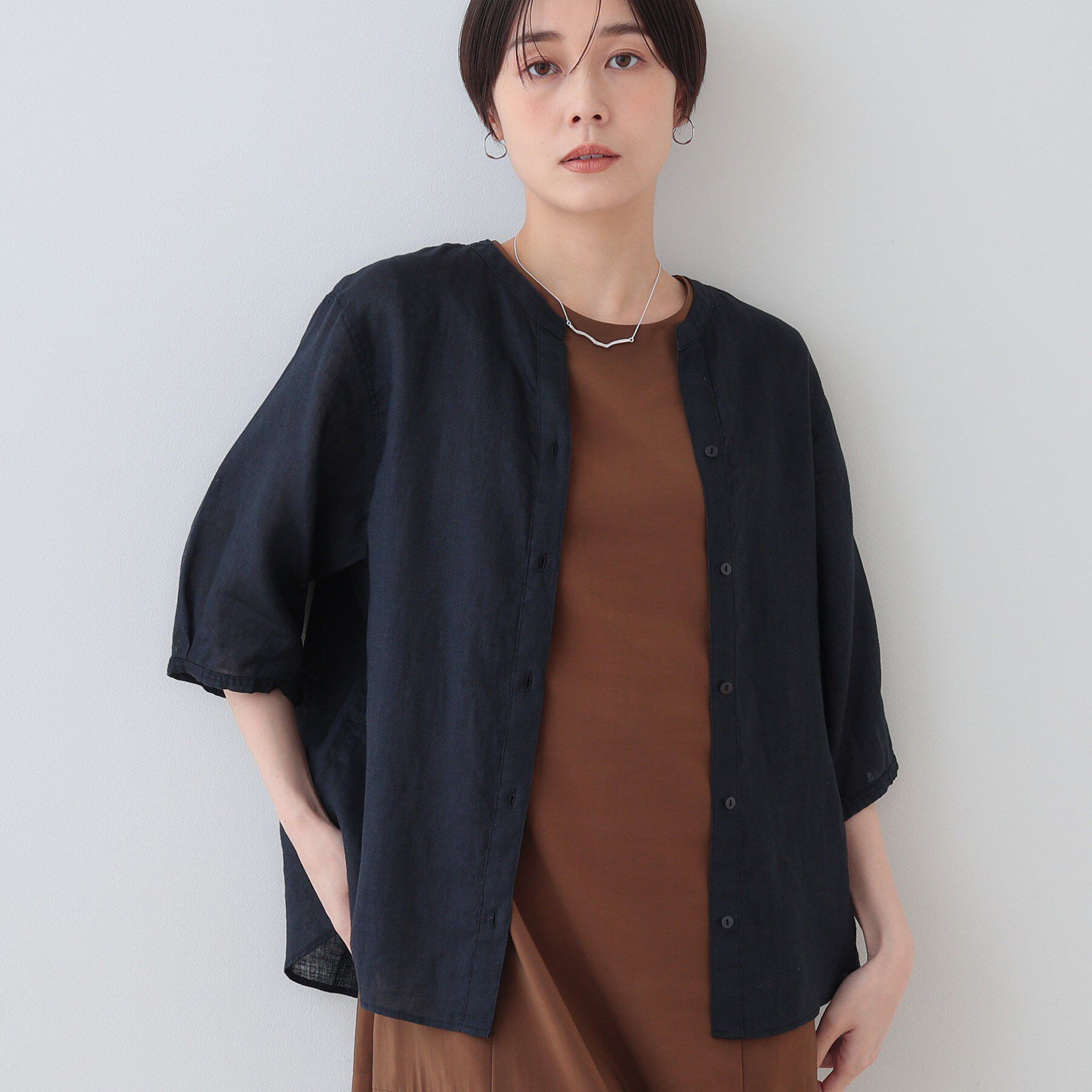 INDIVI「【毎年人気！／フレンチリネン】5分袖バンドカラーブラウス」|シャツ・ブラウス|ネイビー(094)