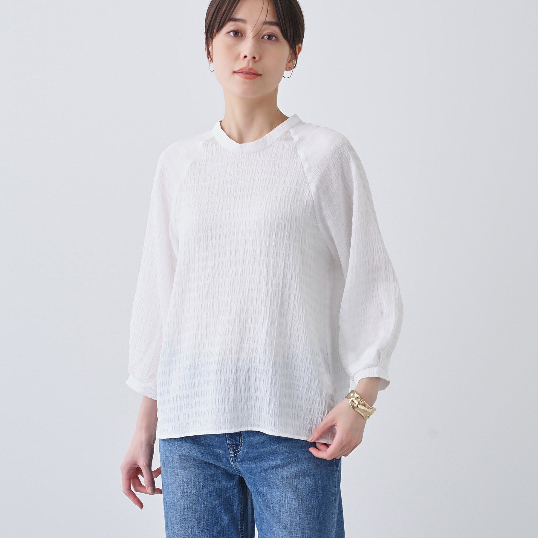 INDIVI「【洗える】シャーリング風ラグランスリーブブラウス」|シャツ・ブラウス|ホワイト(001)