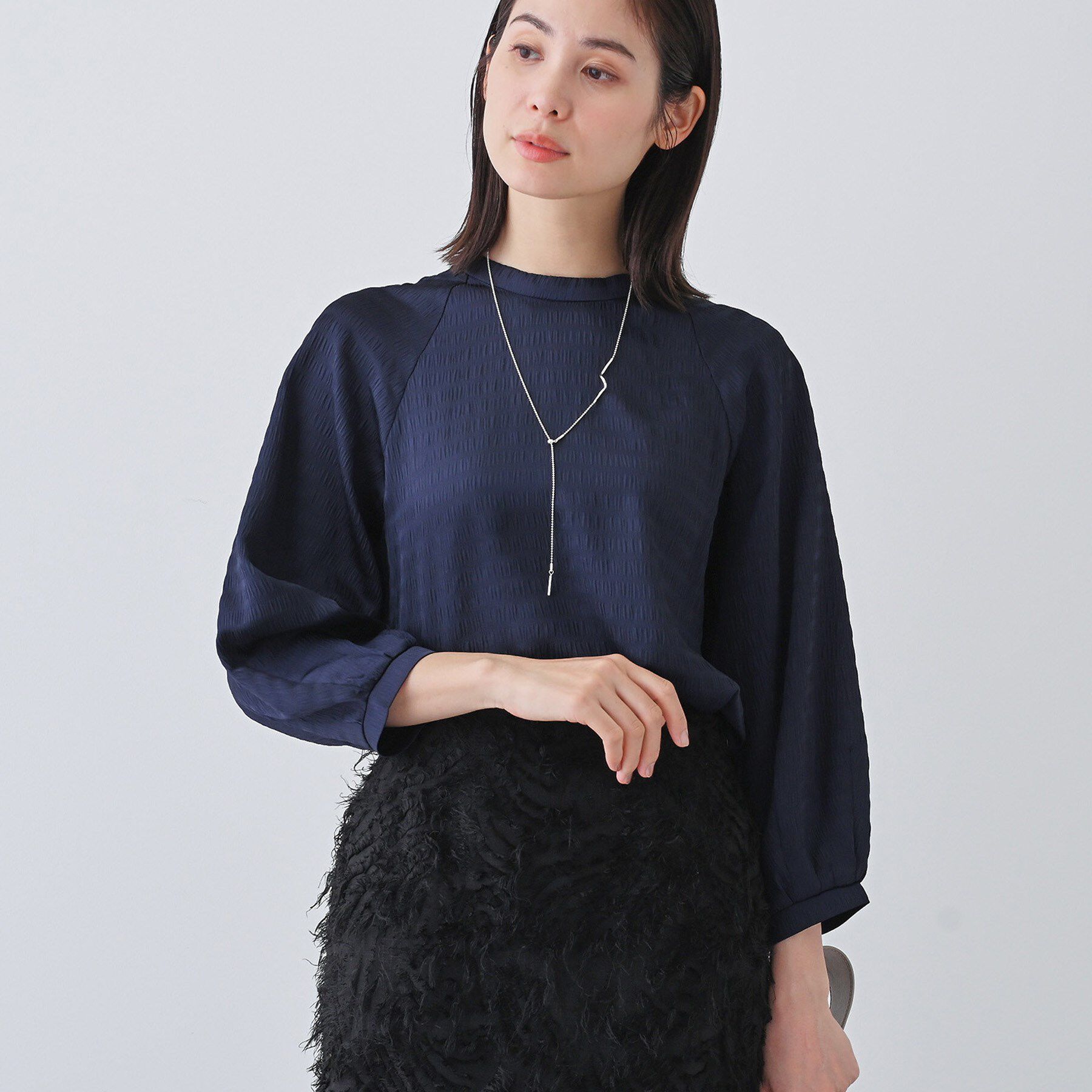 INDIVI「【洗える】シャーリング風ラグランスリーブブラウス」|シャツ・ブラウス|ネイビー(094)