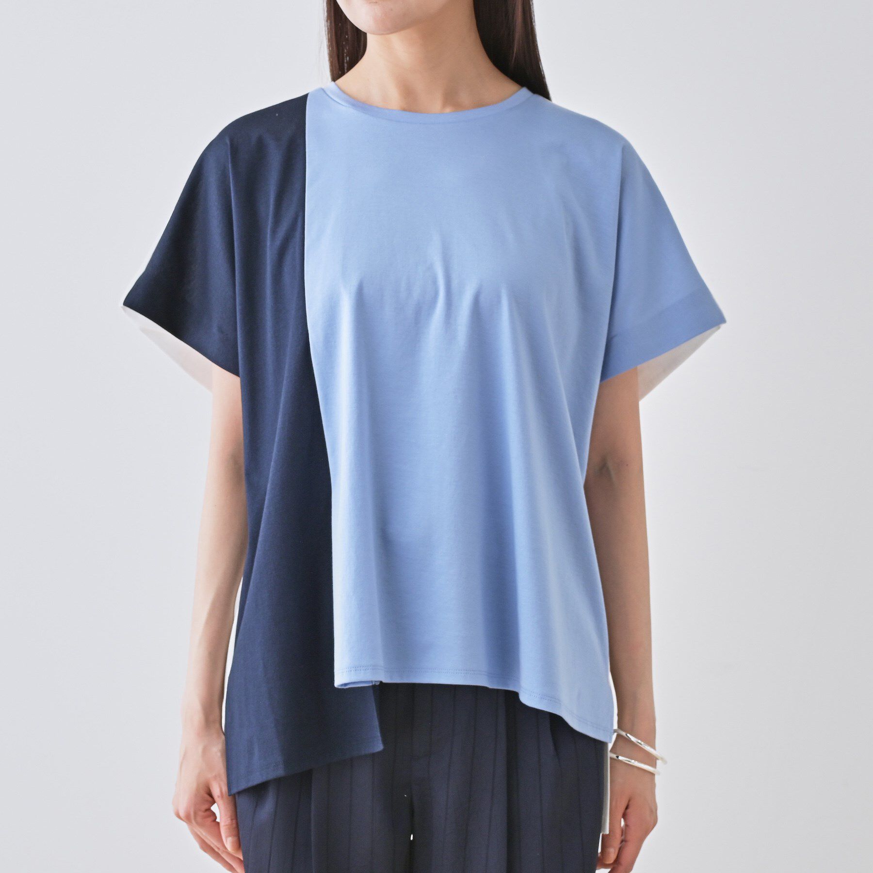 INDIVI「【洗える／汗ジミ防止】バイカラー＆アシメヘム Tシャツ」|Tシャツ・カットソー|