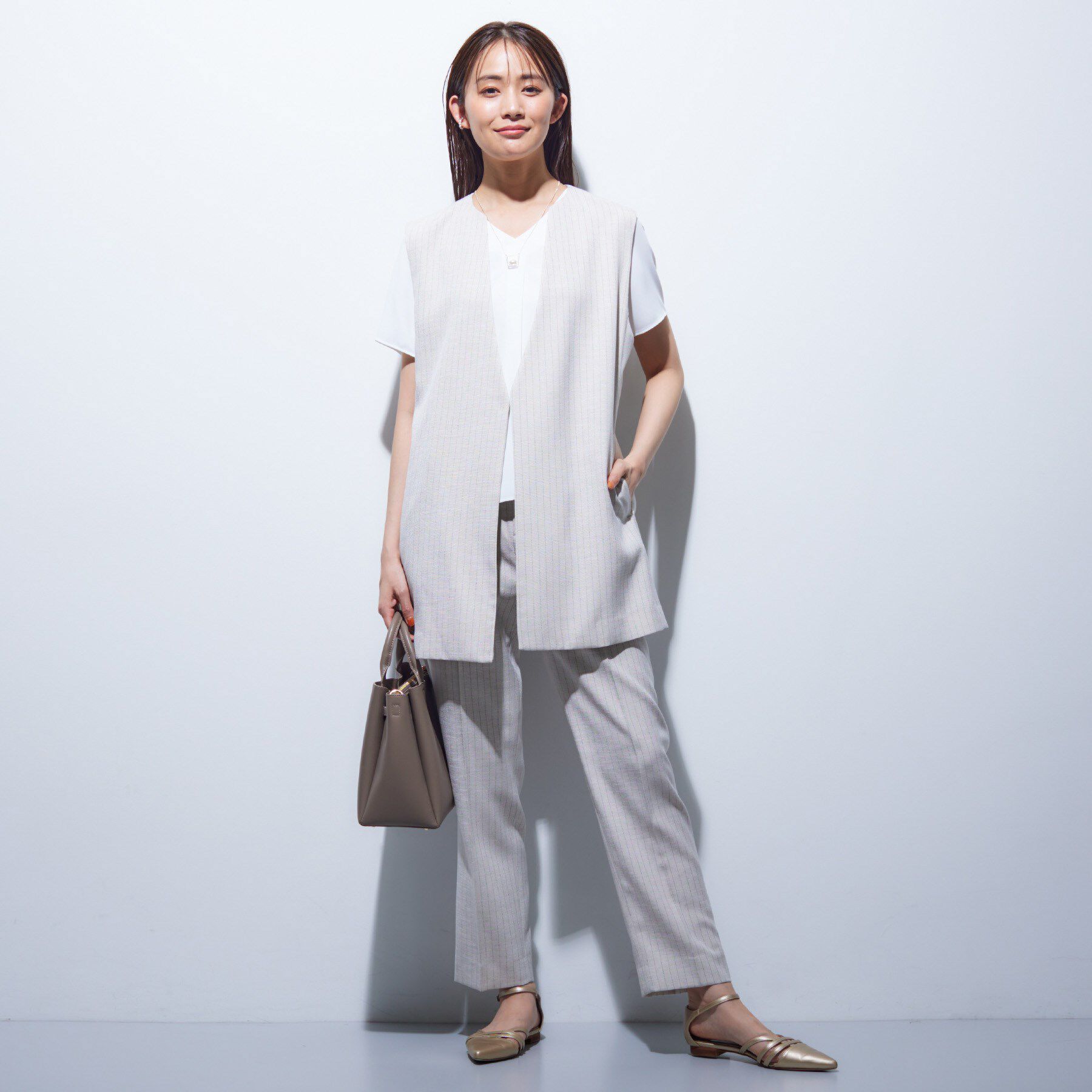 INDIVI「【洗える／通勤】無地＆マルチストライプ柄Vネックブラウス」|シャツ・ブラウス|