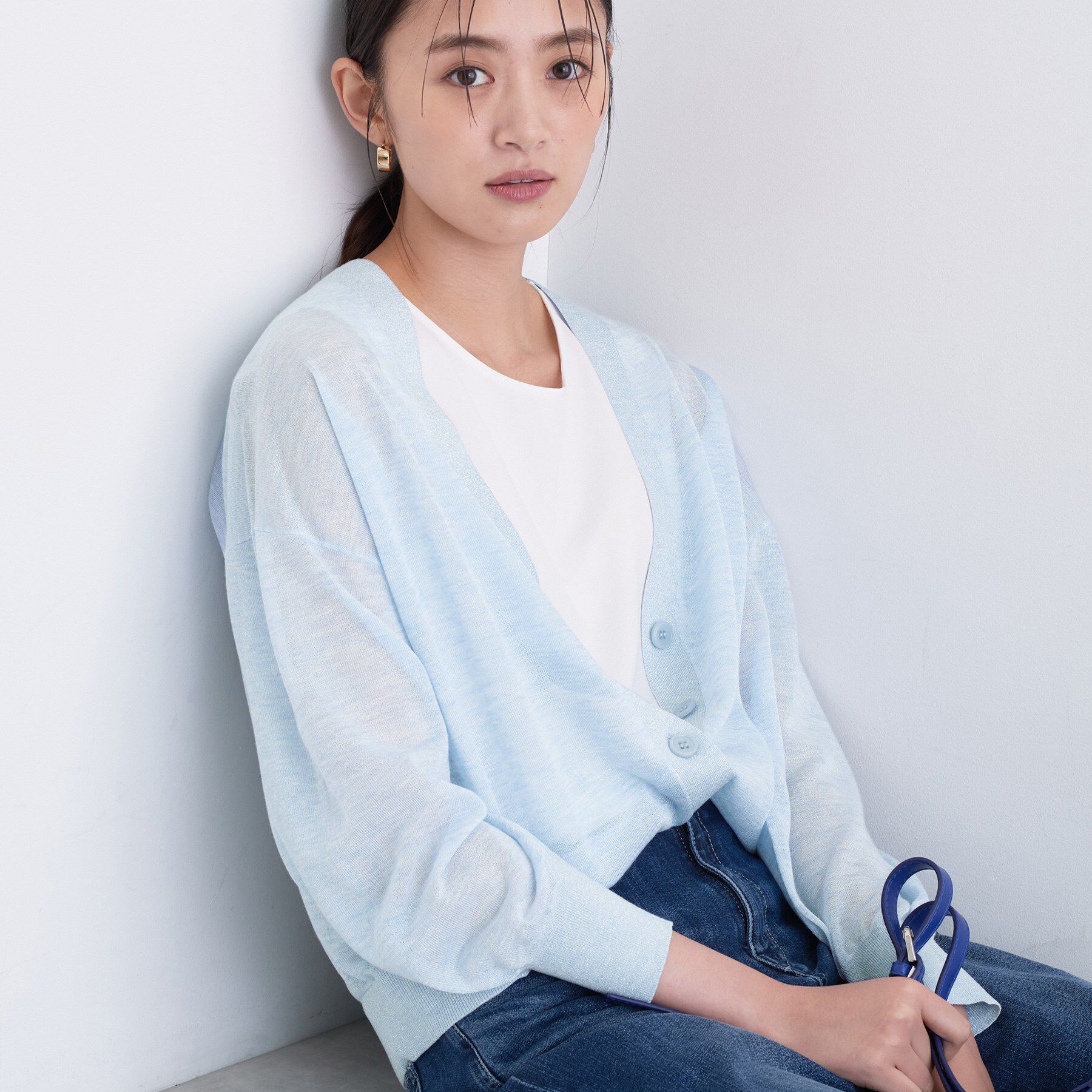 INDIVI「【程よいシアー素材/洗える】バイカラーラメカーディガン」|カーディガン|ブルー(092)
