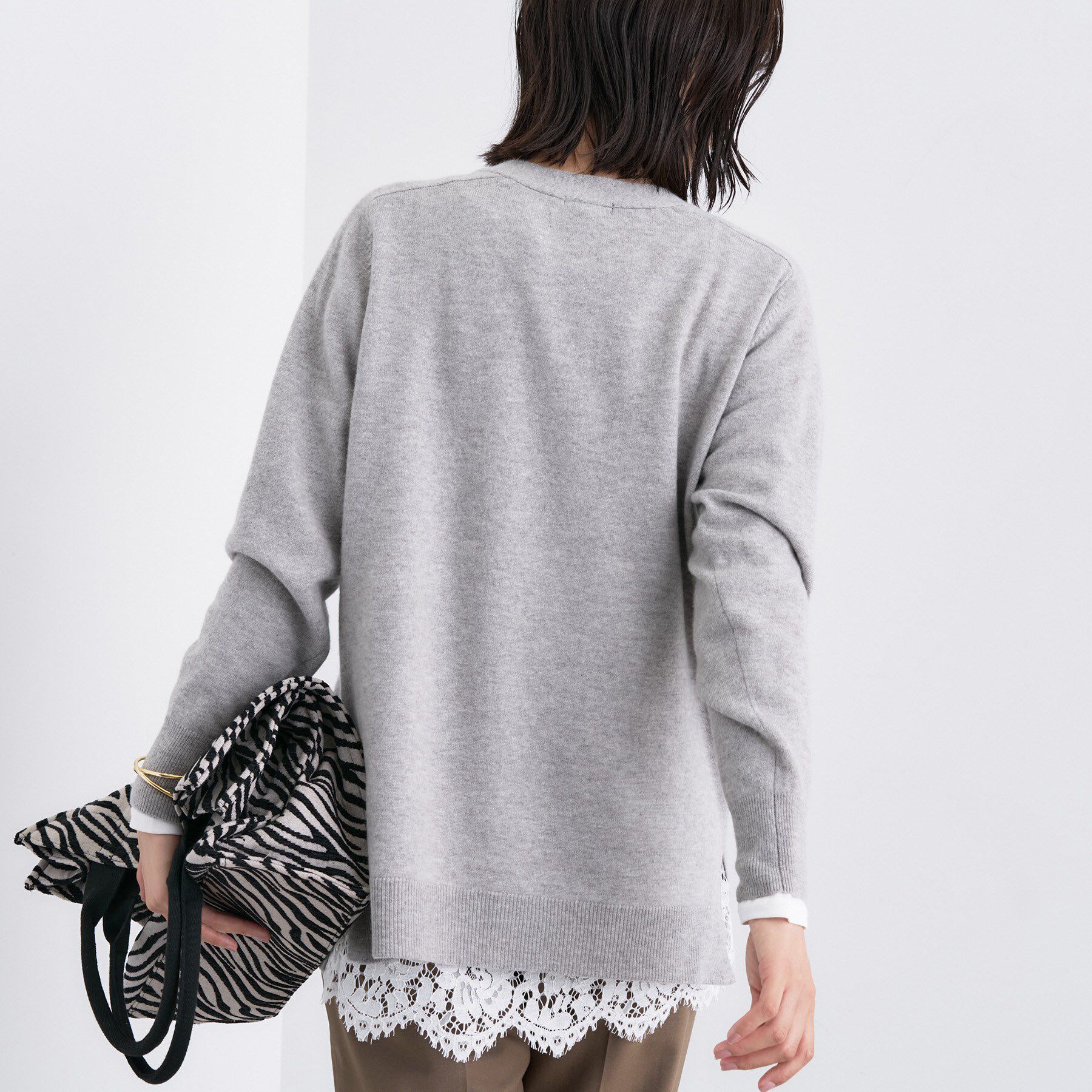 INDIVI「【洗える／チュニック丈／カシミヤ混】スリットデザインVネックニット」|ニット・セーター|