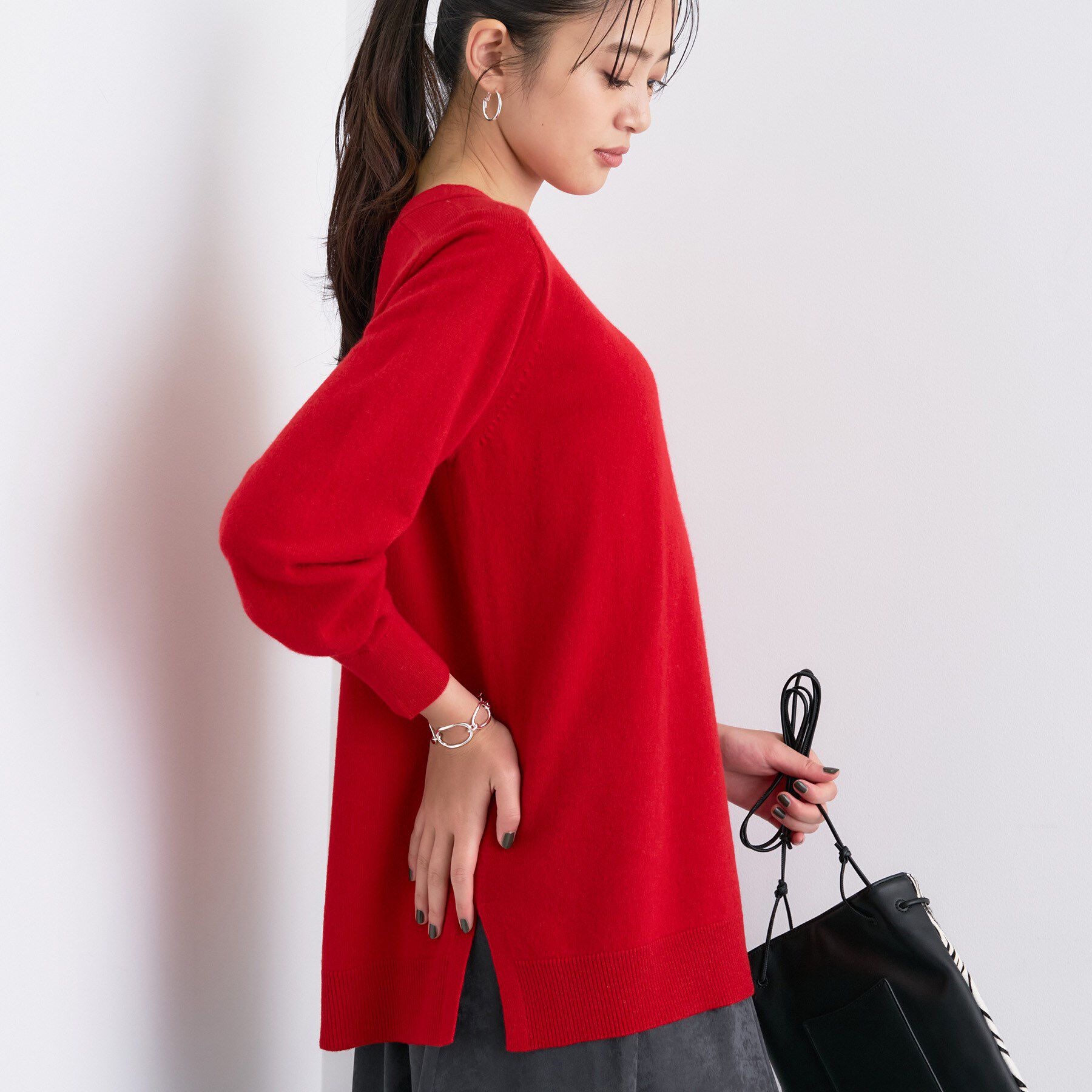 INDIVI「【洗える／チュニック丈／カシミヤ混】スリットデザインVネックニット」|ニット・セーター|