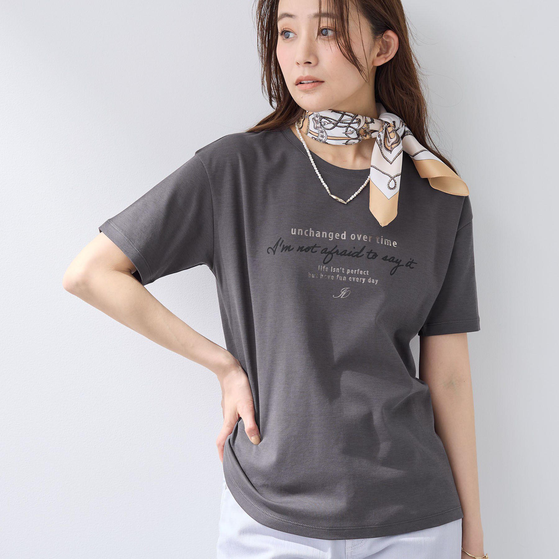 INDIVI「【UVケア／選べるグラフィック】スムースジャージTシャツ」|Tシャツ・カットソー|チャコールグレー(6