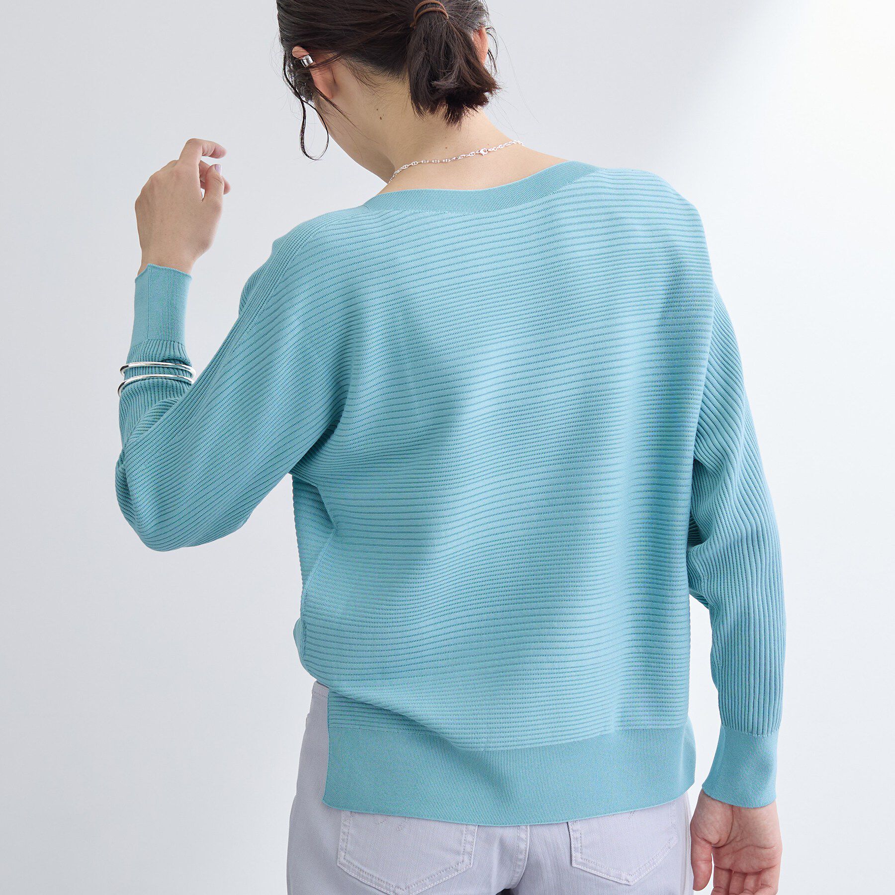 INDIVI「【洗える／キレイ色】体型カバー無縫製ニット」|ニット・セーター|