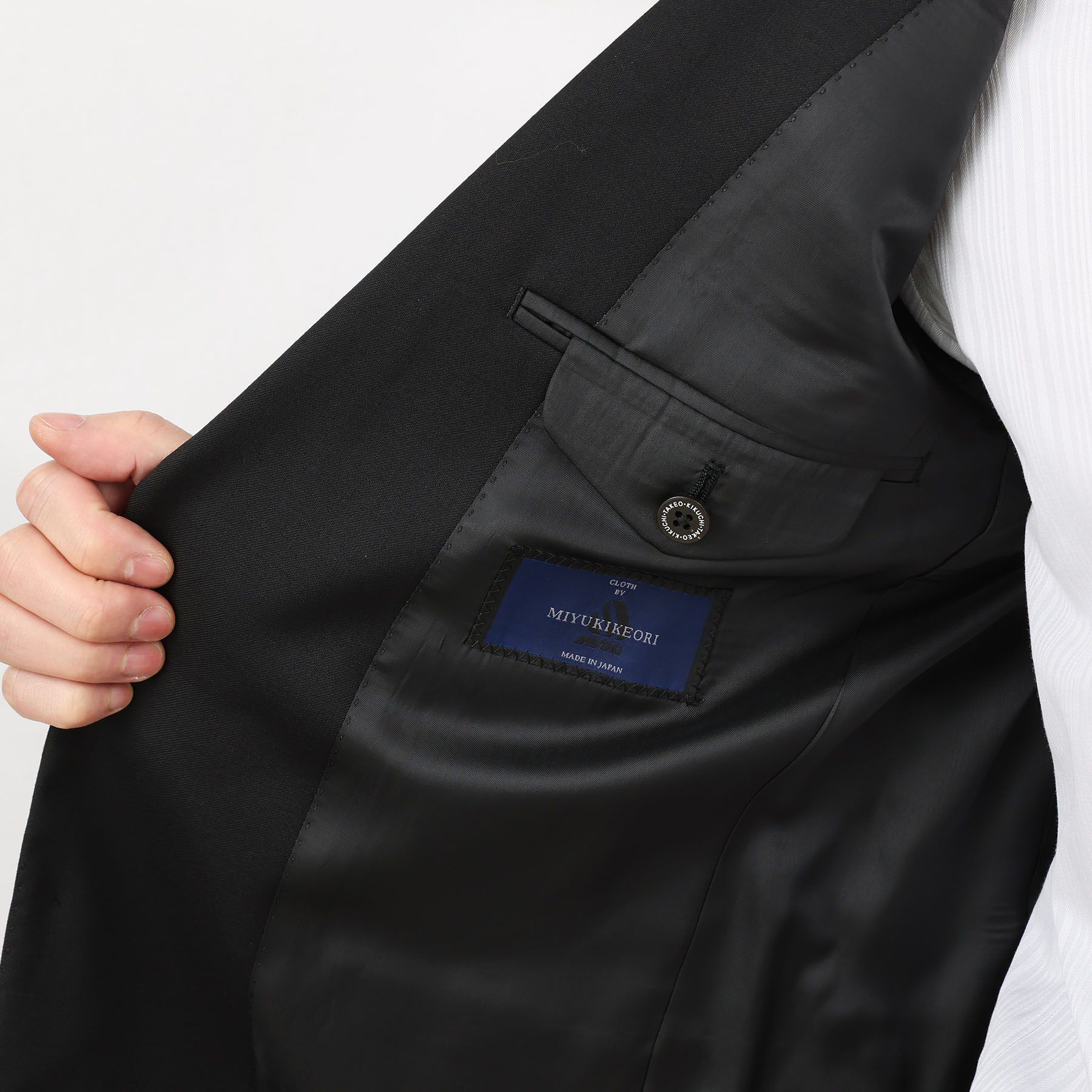 TAKEO KIKUCHI「【冠婚葬祭】無地 サージスーツ/3ピース対応可」|スーツ|