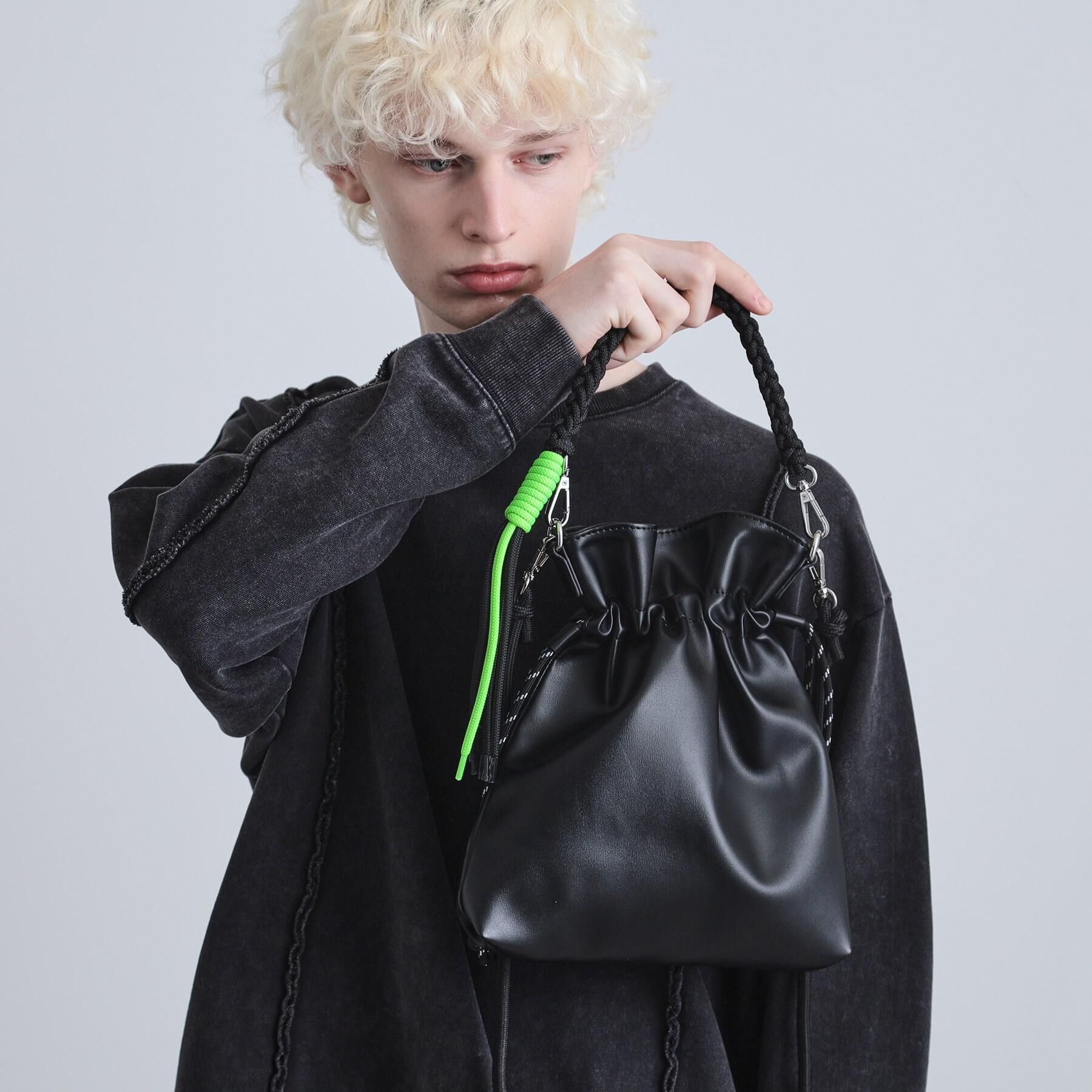 tk.TAKEO KIKUCHI「ADAMPATEK 別注 アソート巾着ショルダーバッグ」|ショルダー・メッセンジャー|ブラック(119)