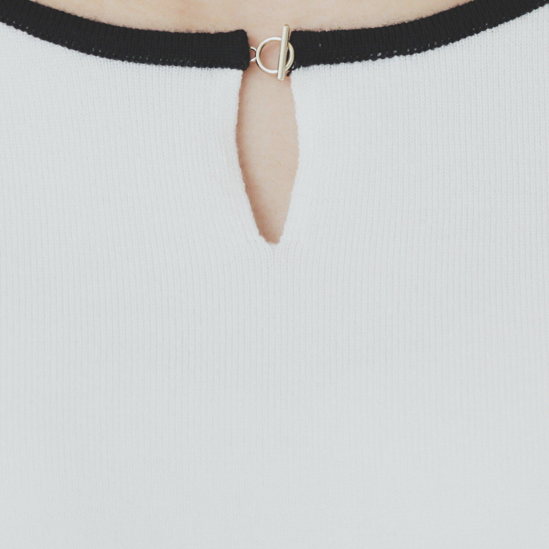 index「バイカラーキーネックニット【洗濯機洗い可】」|ニット・セーター|