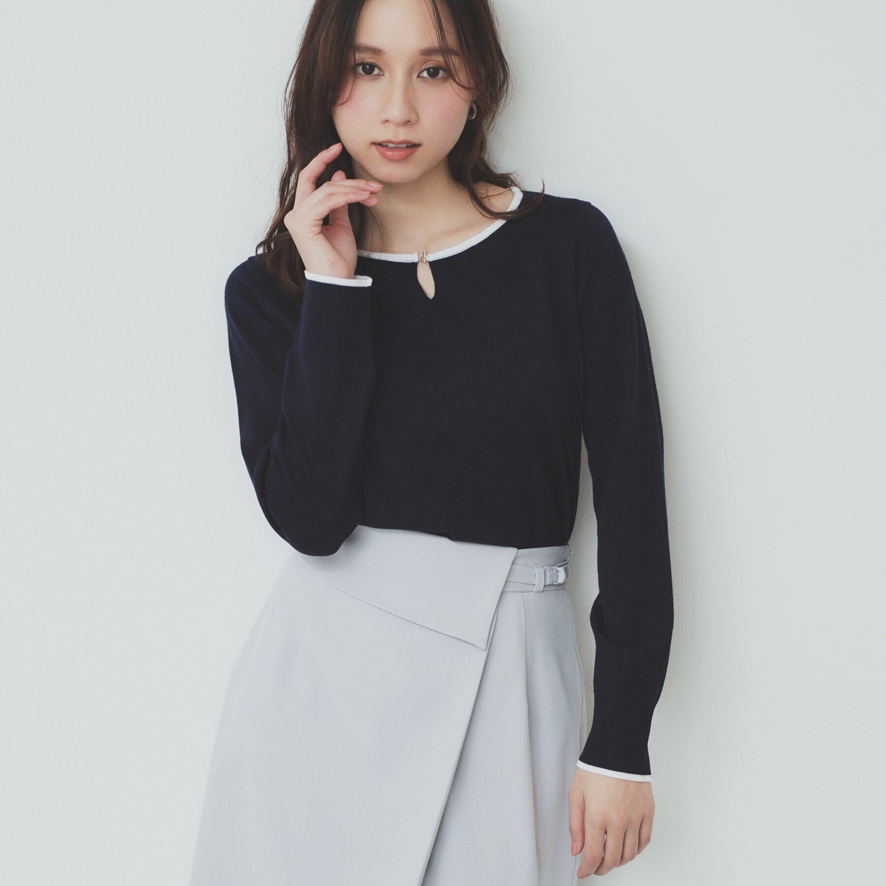 index「バイカラーキーネックニット【洗濯機洗い可】」|ニット・セーター|ネイビー(594)