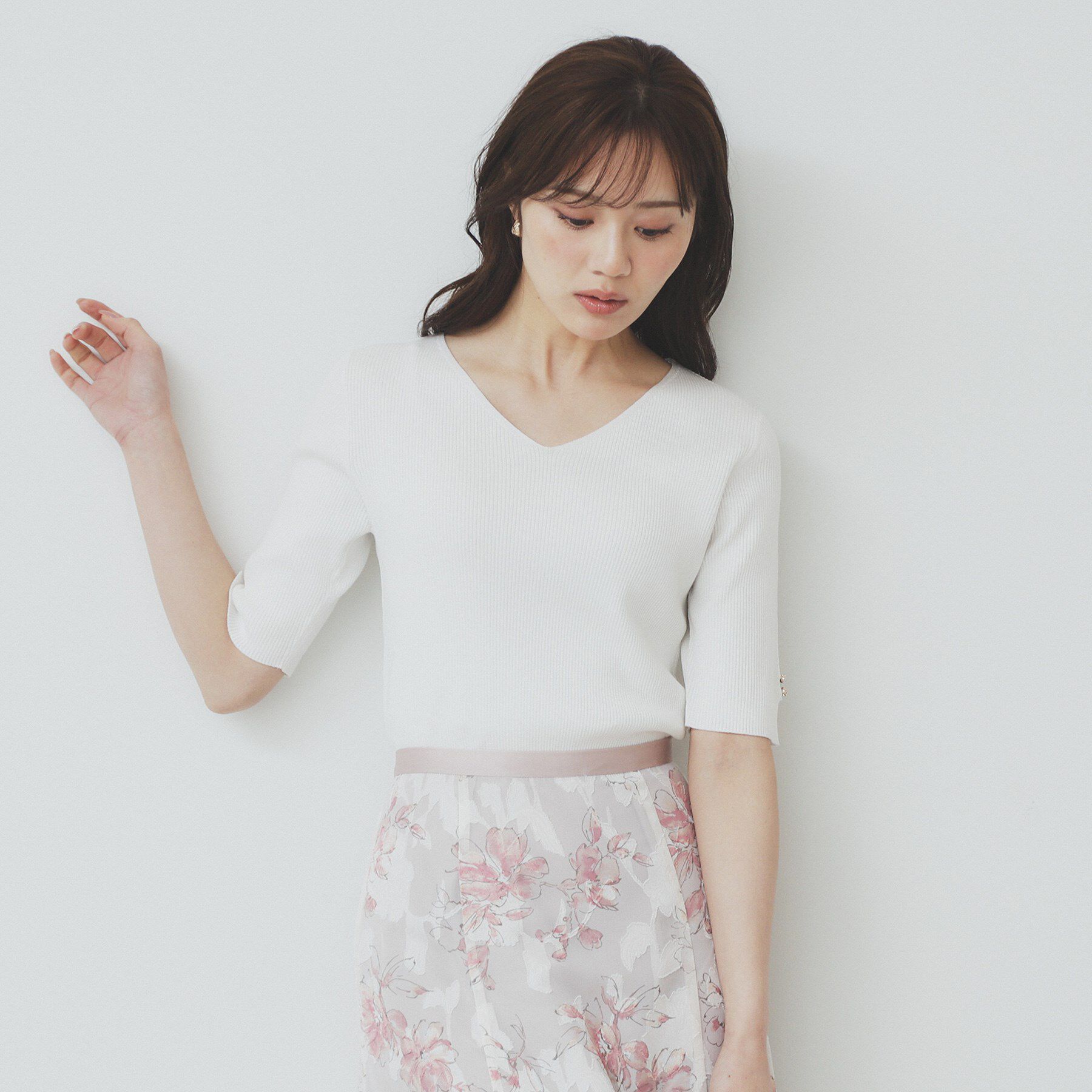 index「《5色展開》Vネックリブニット【洗濯機洗い可】」|ニット・セーター|