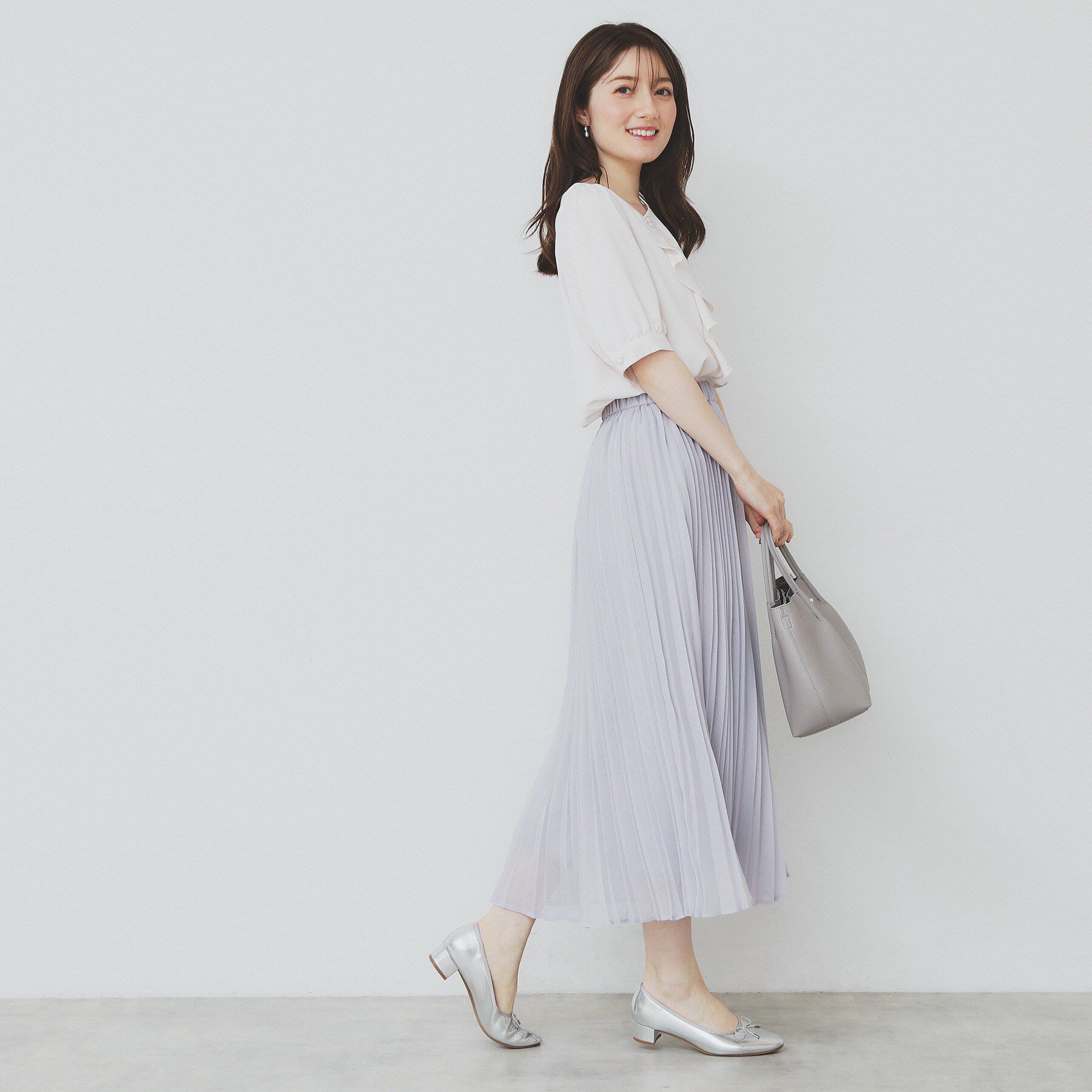 index「アシメフリルパール調ブラウス【洗濯機洗い可/イージーアイロン】」|シャツ・ブラウス|