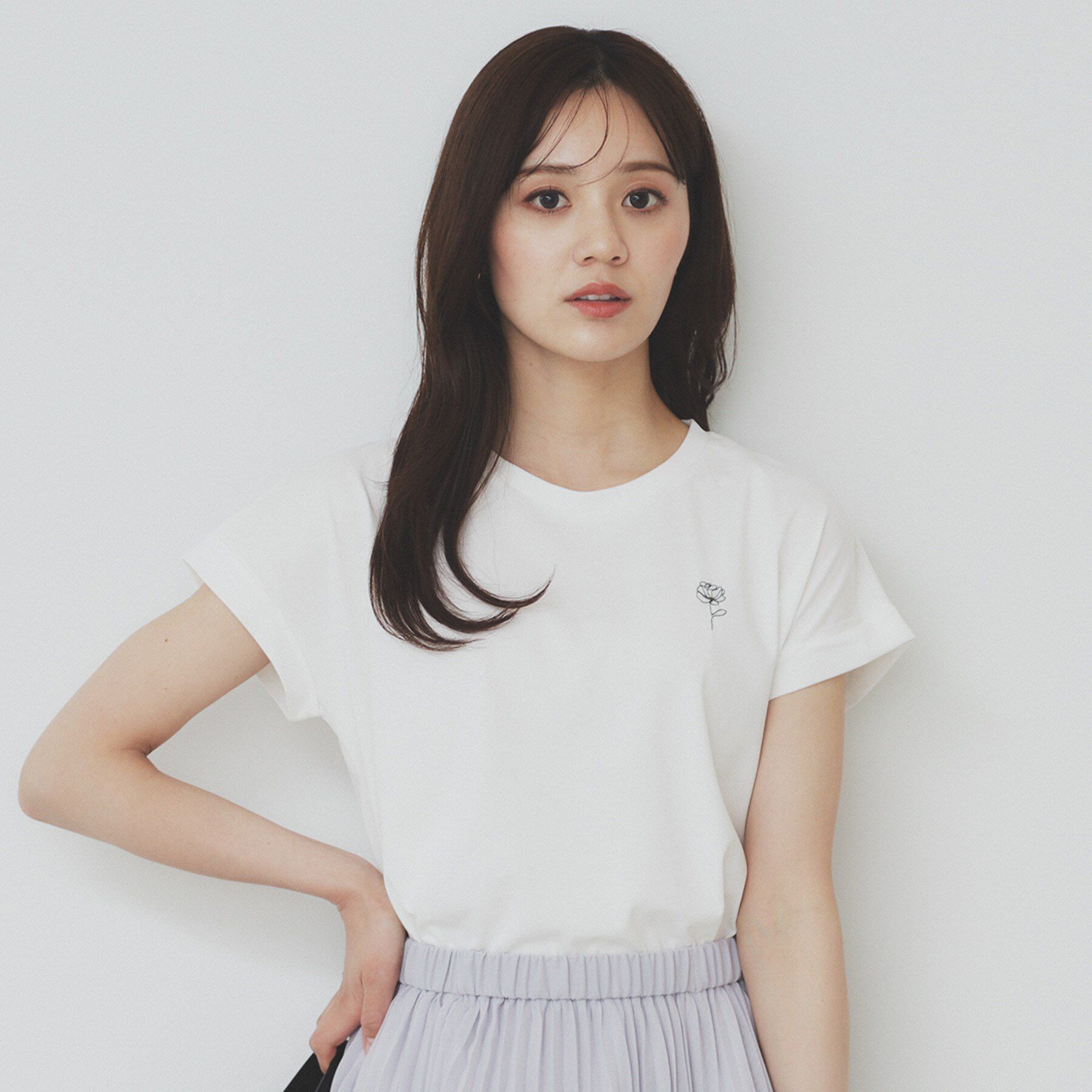 index「《6色展開/S-3Lサイズ》フラワー刺繍Tシャツ【汗ジミ防止/吸水速乾/接触冷感/UVケア/洗濯機洗」|Tシャツ・カットソー|