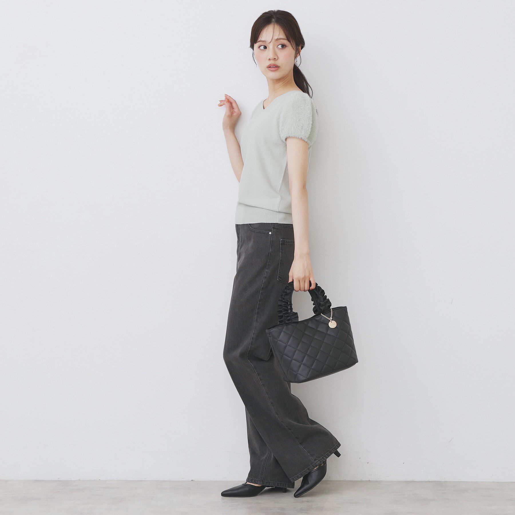 index「《6色展開》フェザーパフスリーブVネックニット【洗濯機洗い可】」|ニット・セーター|