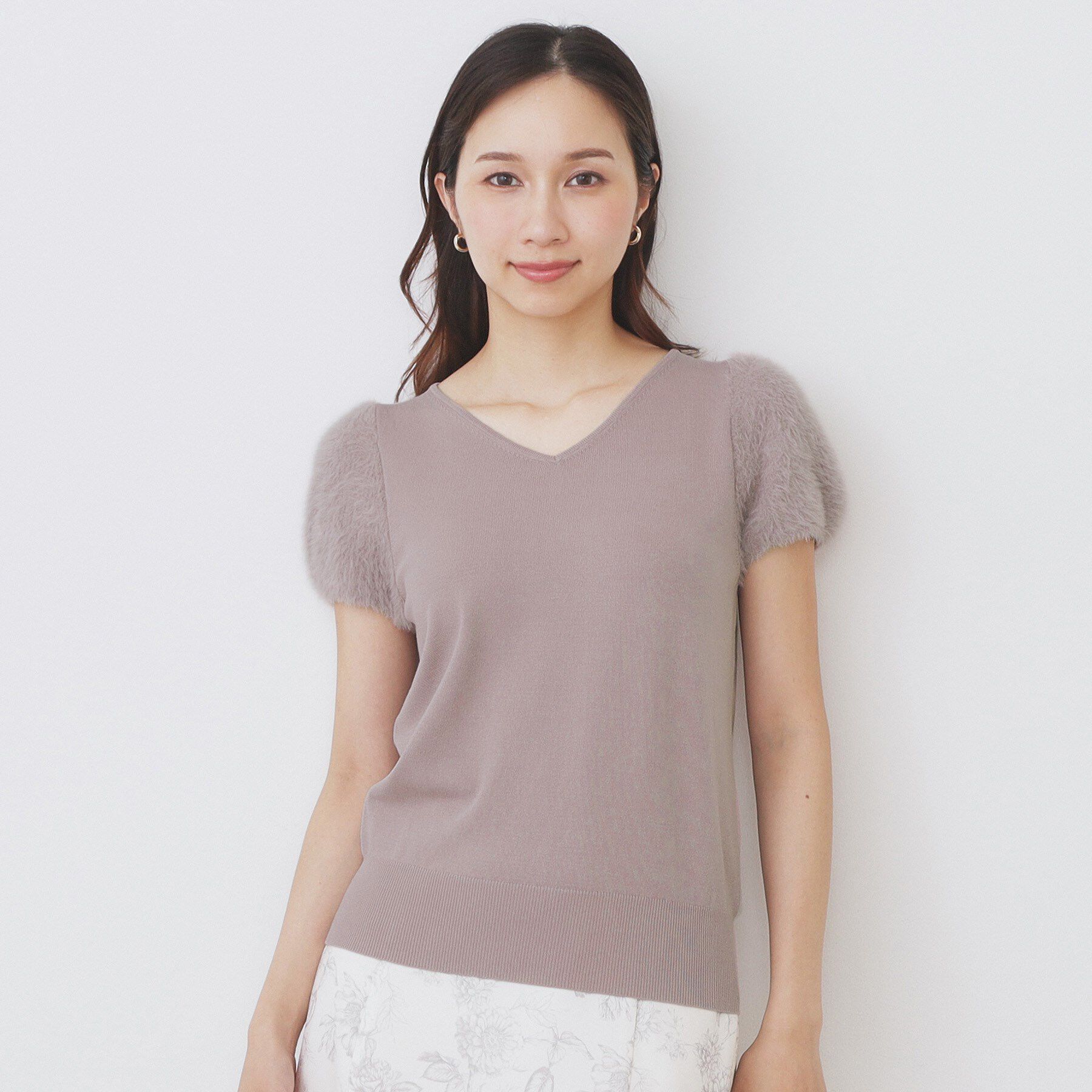 index「《6色展開》フェザーパフスリーブVネックニット【洗濯機洗い可】」|ニット・セーター|