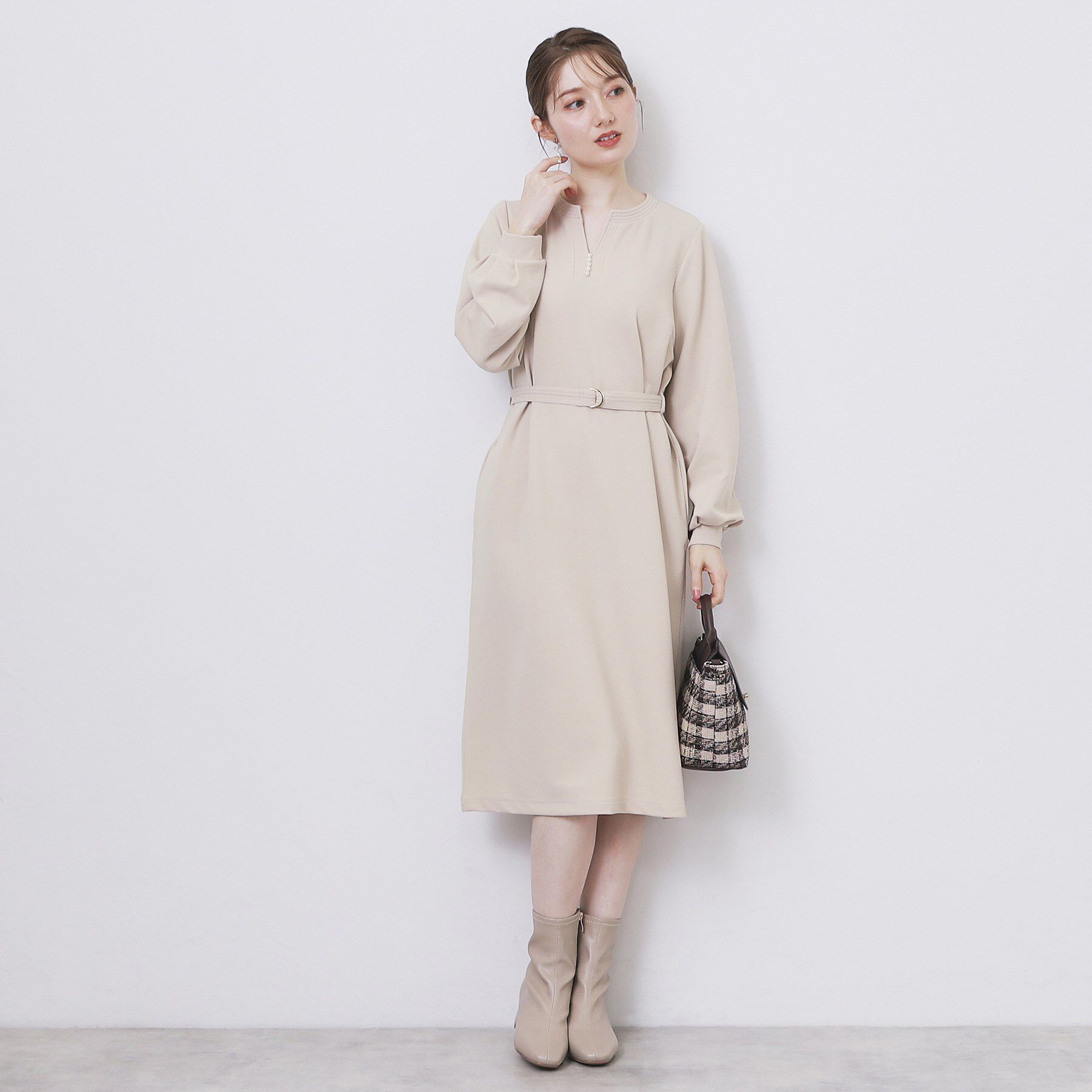 index「パール調ボタン付きキーネックワンピース【洗濯機OK】《S～3L》」|ワンピース|