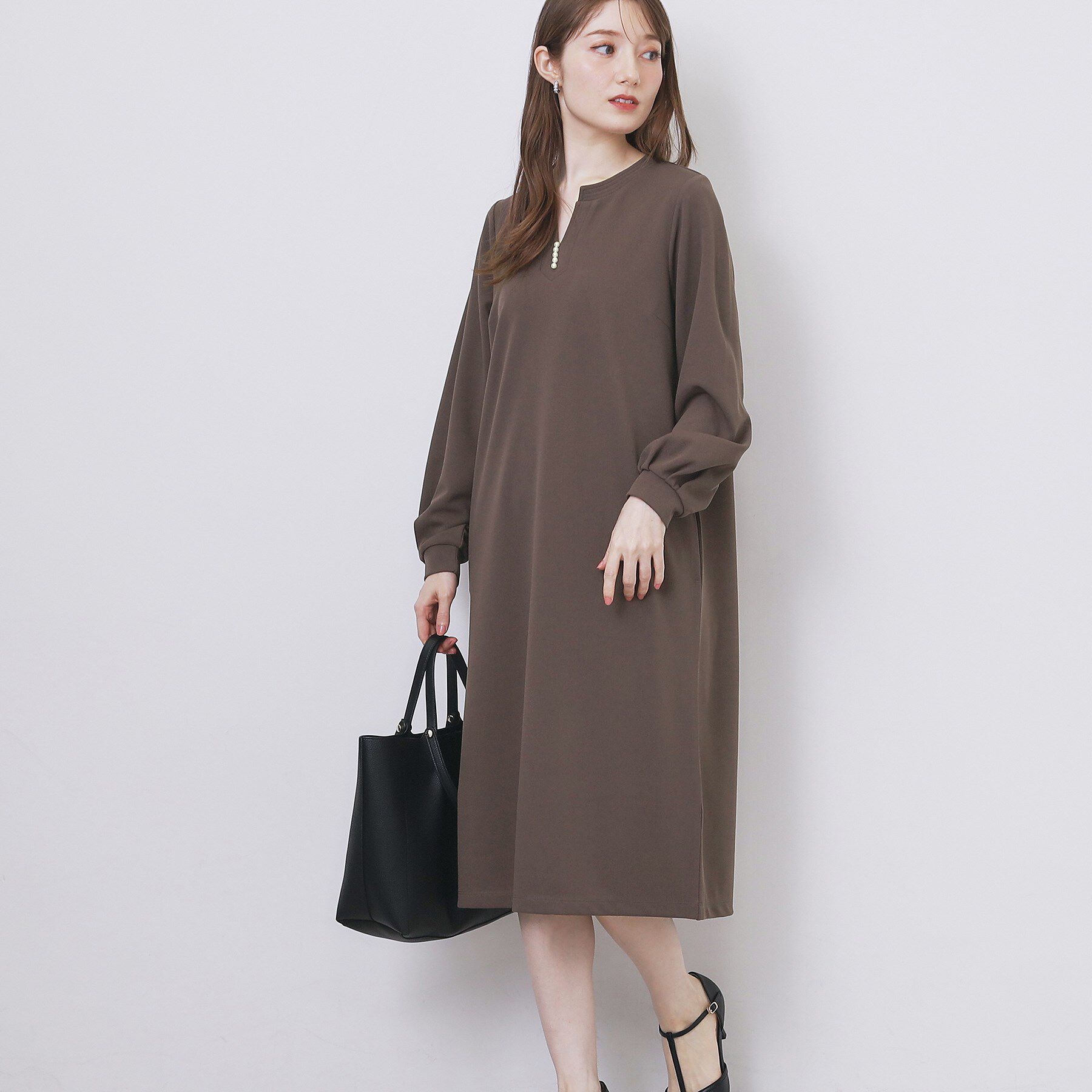 index「パール調ボタン付きキーネックワンピース【洗濯機OK】《S～3L》」|ワンピース|