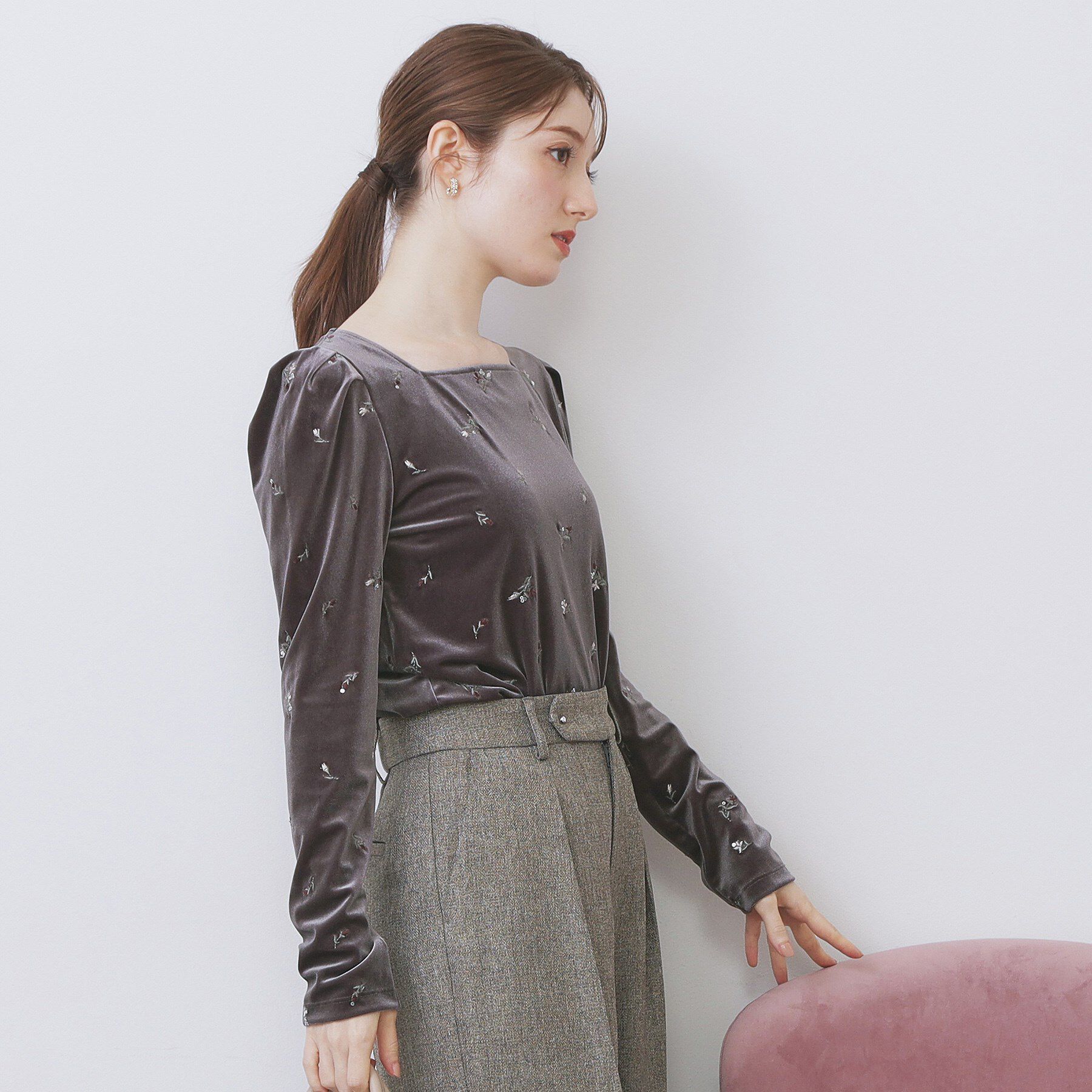 index「バックシャン小花刺繍ベロアトップス【洗濯機OK】」|Tシャツ・カットソー|