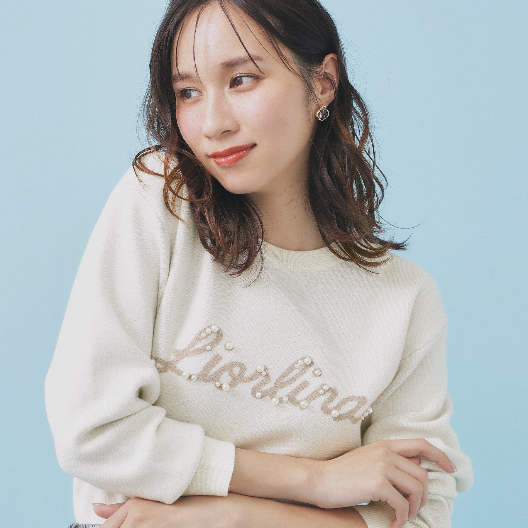 index「パール調ロゴクルーネックニット【洗濯機OK】」|ニット・セーター|オフホワイト(003