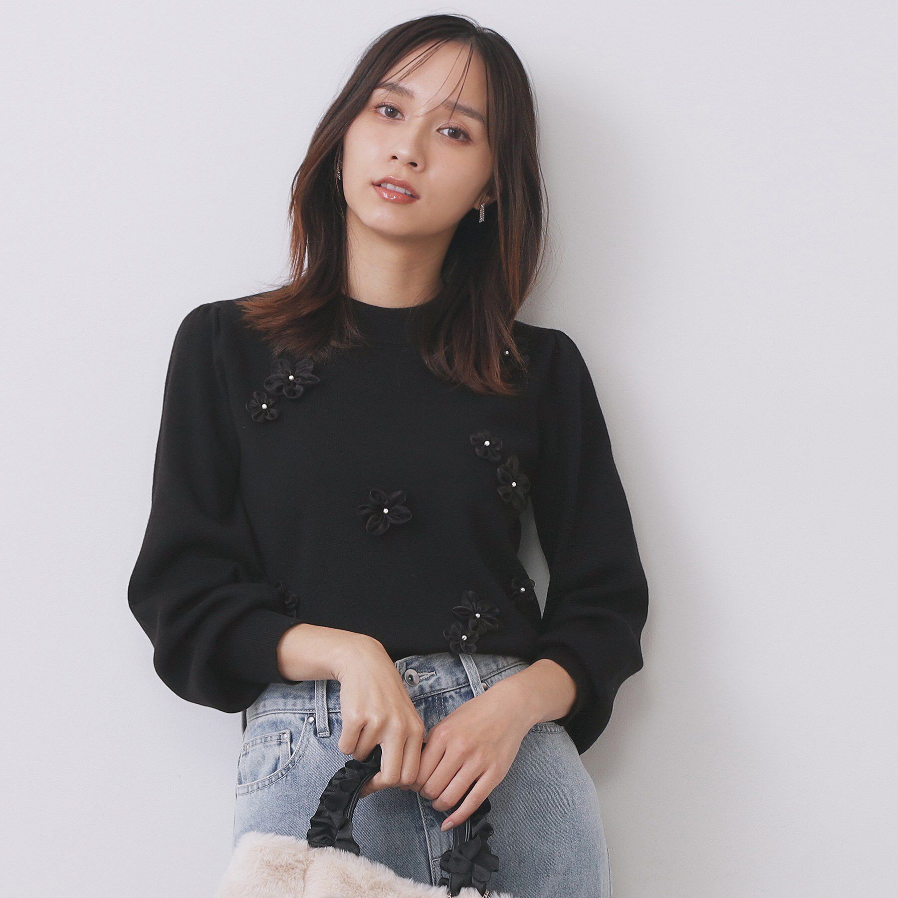 index「フラワーモチーフハイネックニット【洗える】」|ニット・セーター|ブラック(019)