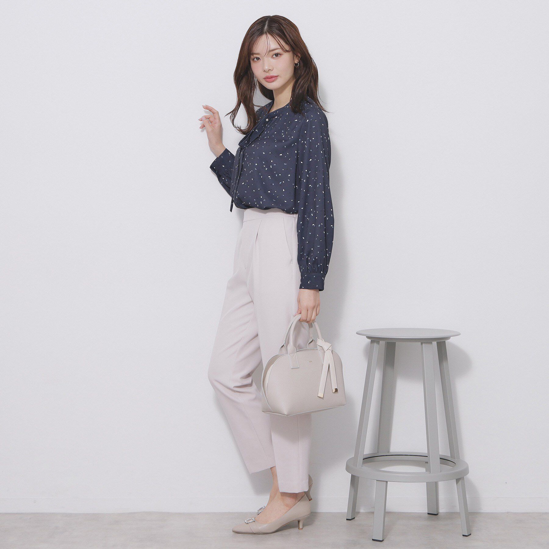 index「フェイクパールピンボウタイブラウス【洗濯機OK/イージーアイロン/ストレッチ】《XS-LL》」|シャツ・ブラウス|