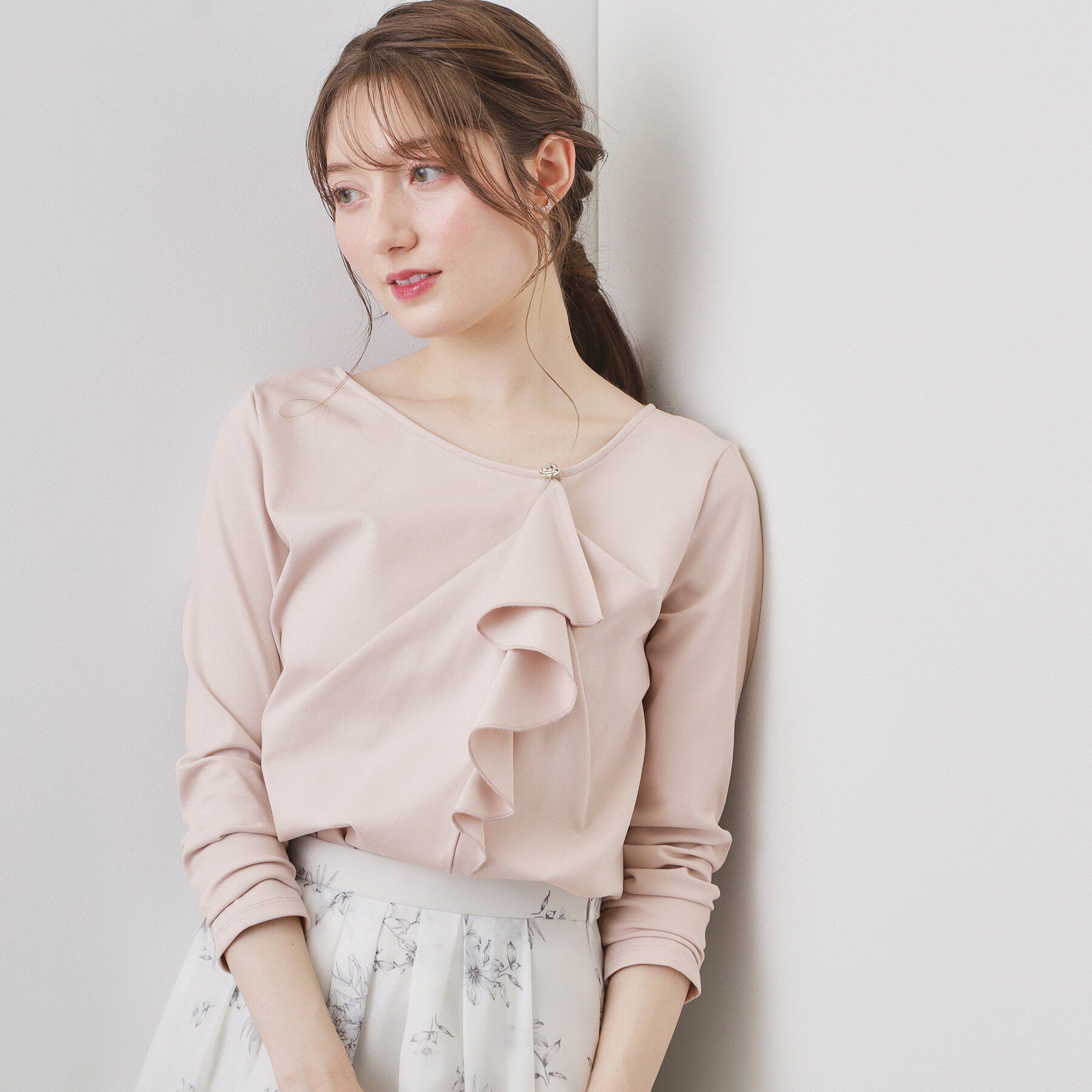 index「アシメラッフルフリルトップス【洗濯機OK】」|Tシャツ・カットソー|ピンクベージュ(05