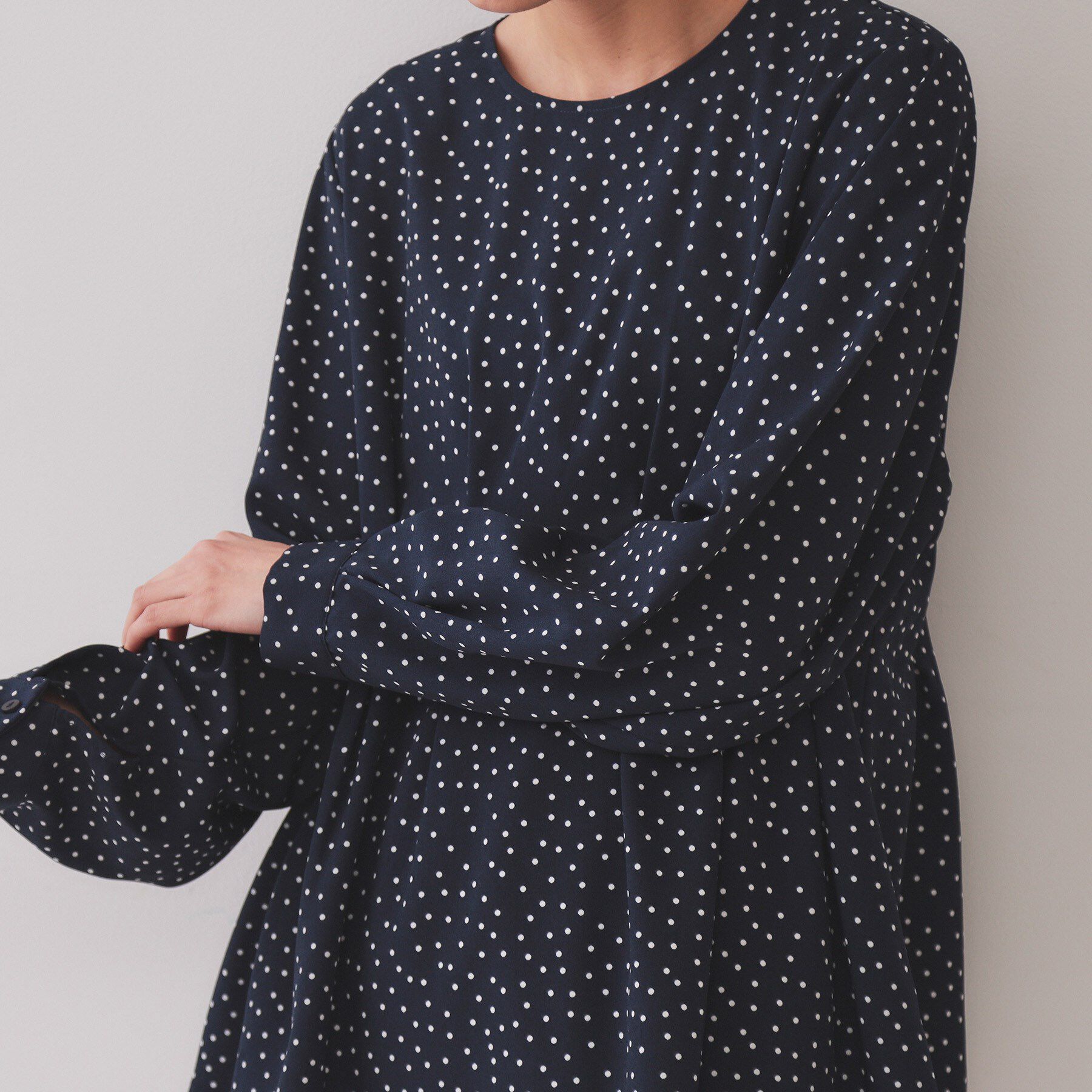 OPAQUE.CLIP「ドットプリントタックブラウス【洗濯機洗い可】」|シャツ・ブラウス|