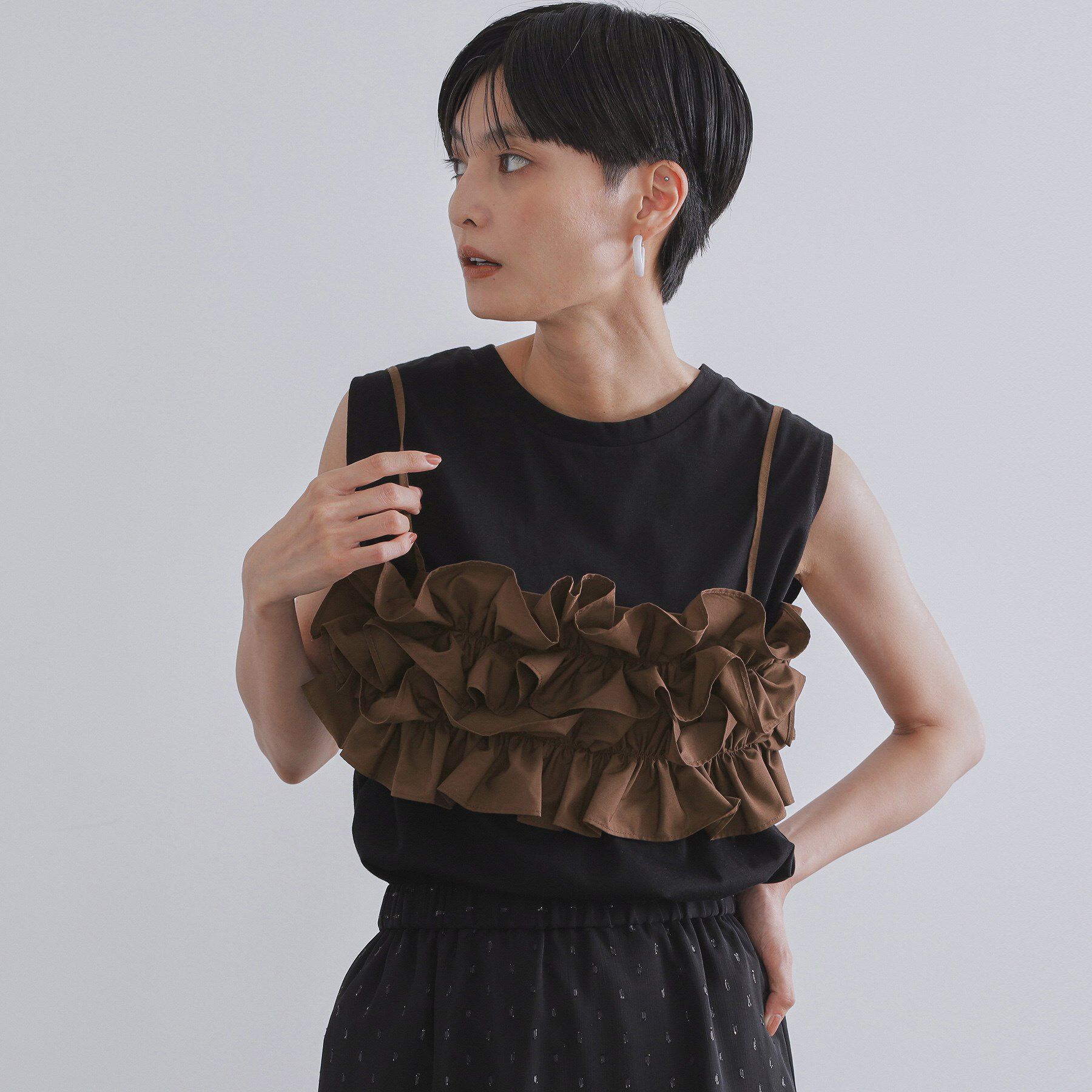 OPAQUE.CLIP「《CanCam掲載》ツインセット/フリルキャミビスチェ&times;フレンチスリーブカットソー【洗濯機洗い可】」|Tシャツ・カットソー|ブラック(019)