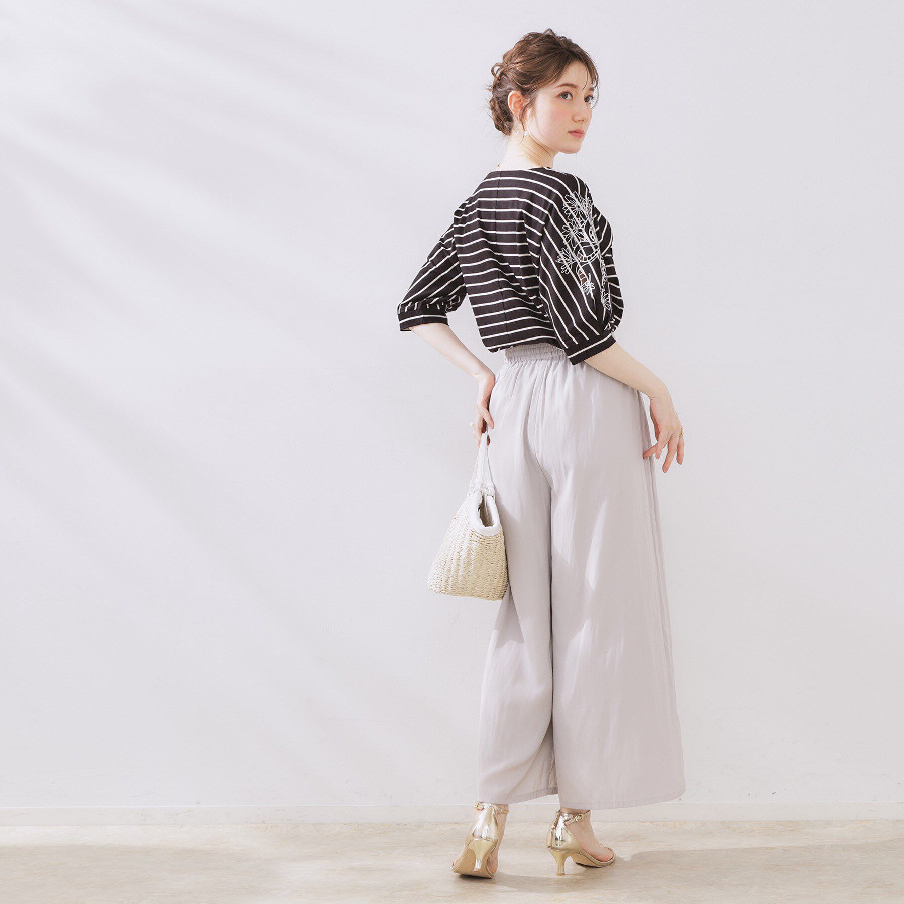 Couture broach「【接触冷感・洗える・UV機能付き・二の腕カバー】デイジー＆リボン エンブロドルマントップス」|Tシャツ・カットソー|