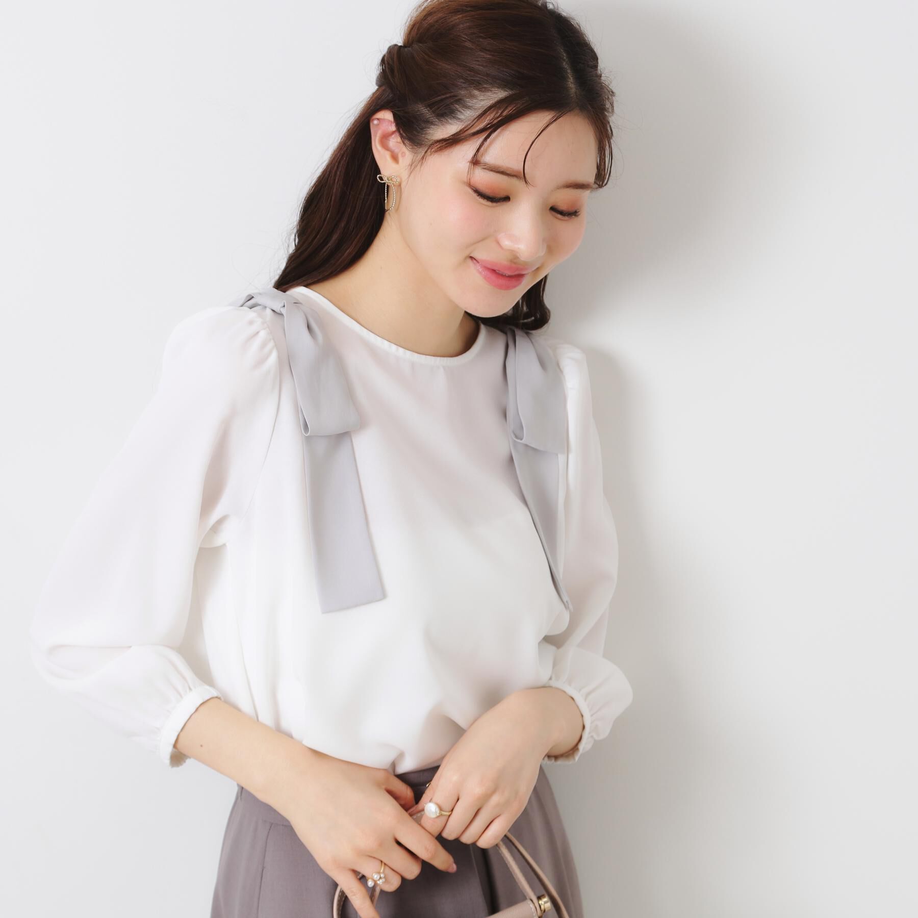 Couture broach「【フェミニン・通勤】肩リボンシフォンブラウス」|シャツ・ブラウス|