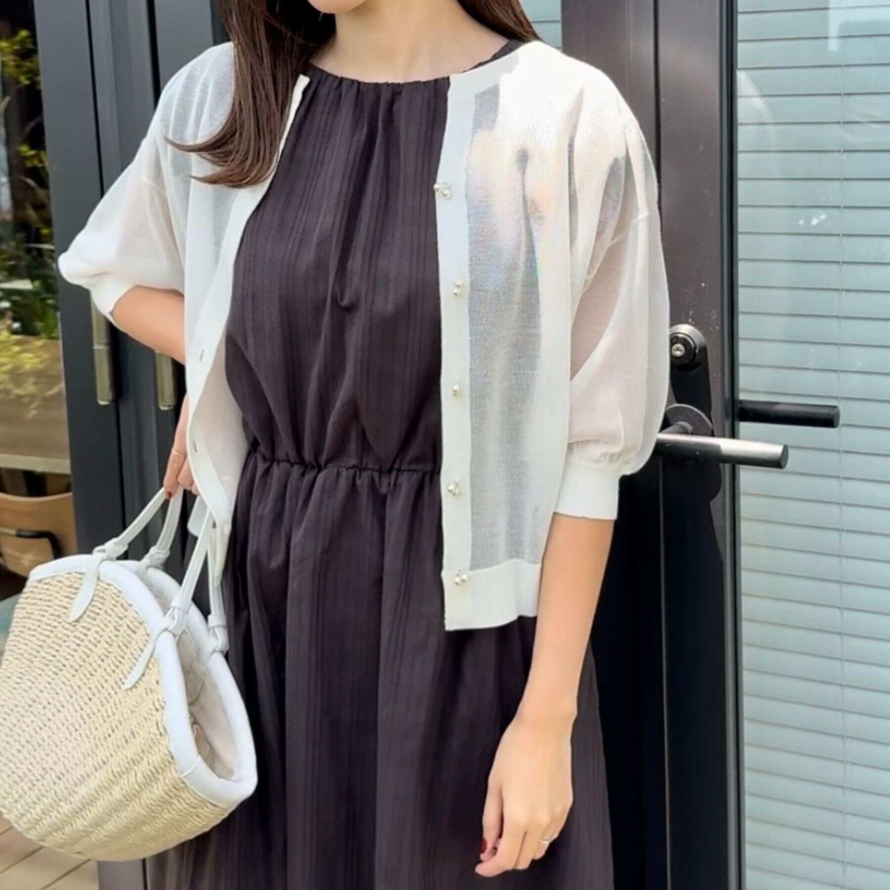 Couture broach「【前後2WAY・二の腕カバー】ダブルパール調釦5分袖シアーカーディガントップス」|カーディガン|