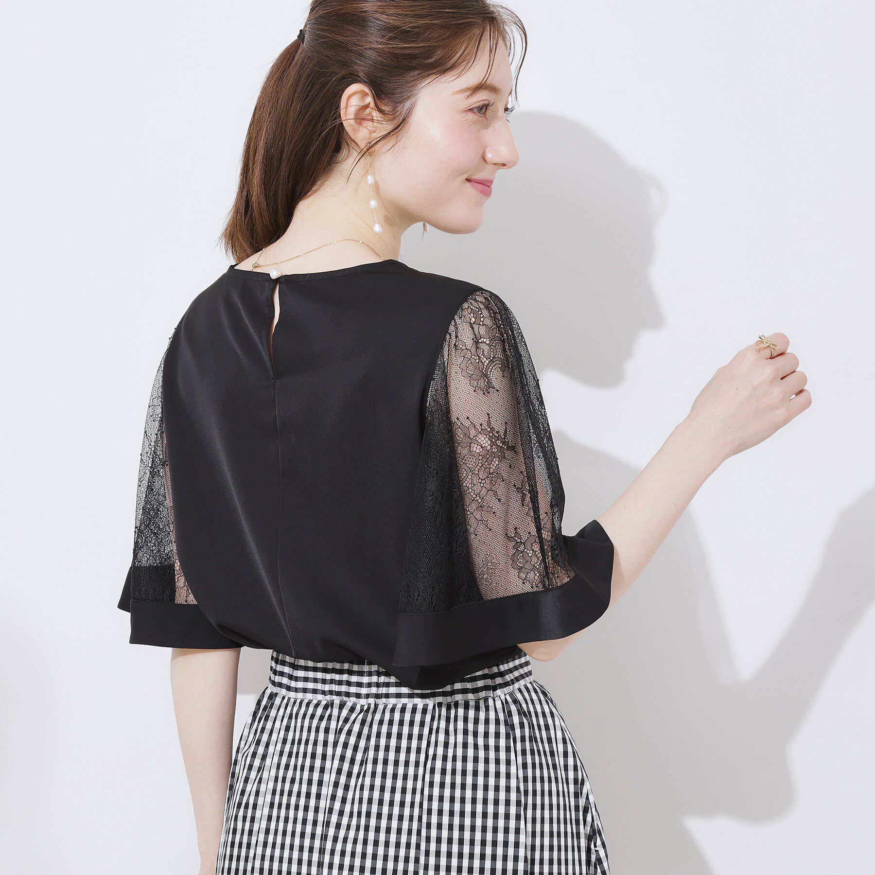 Couture broach「【マシンウォッシャブル・シアー・細見え】Vネック袖レースフレアブラウス」|シャツ・ブラウス|