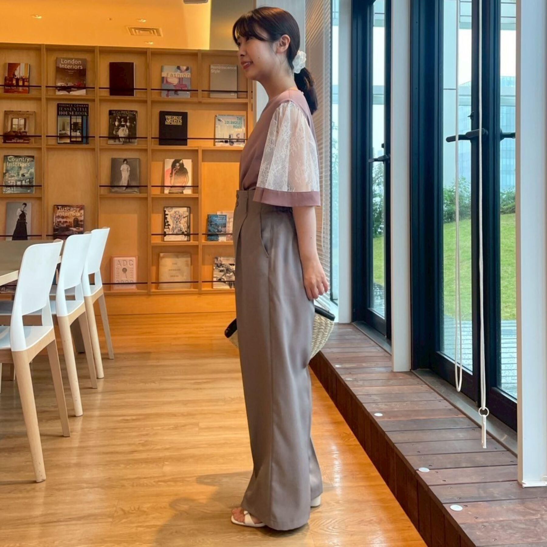 Couture broach「【マシンウォッシャブル・シアー・細見え】Vネック袖レースフレアブラウス」|シャツ・ブラウス|