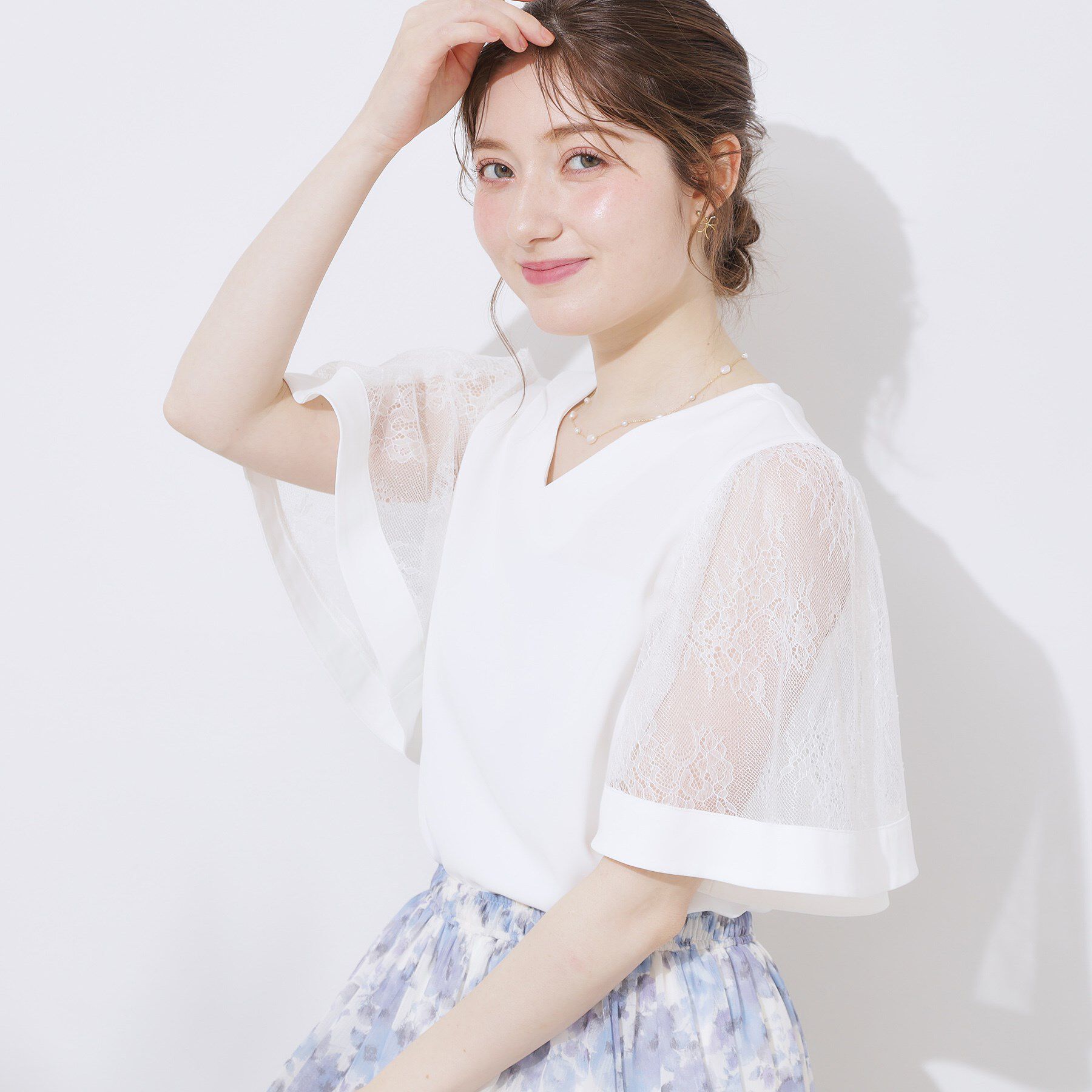 Couture broach「【マシンウォッシャブル・シアー・細見え】Vネック袖レースフレアブラウス」|シャツ・ブラウス|