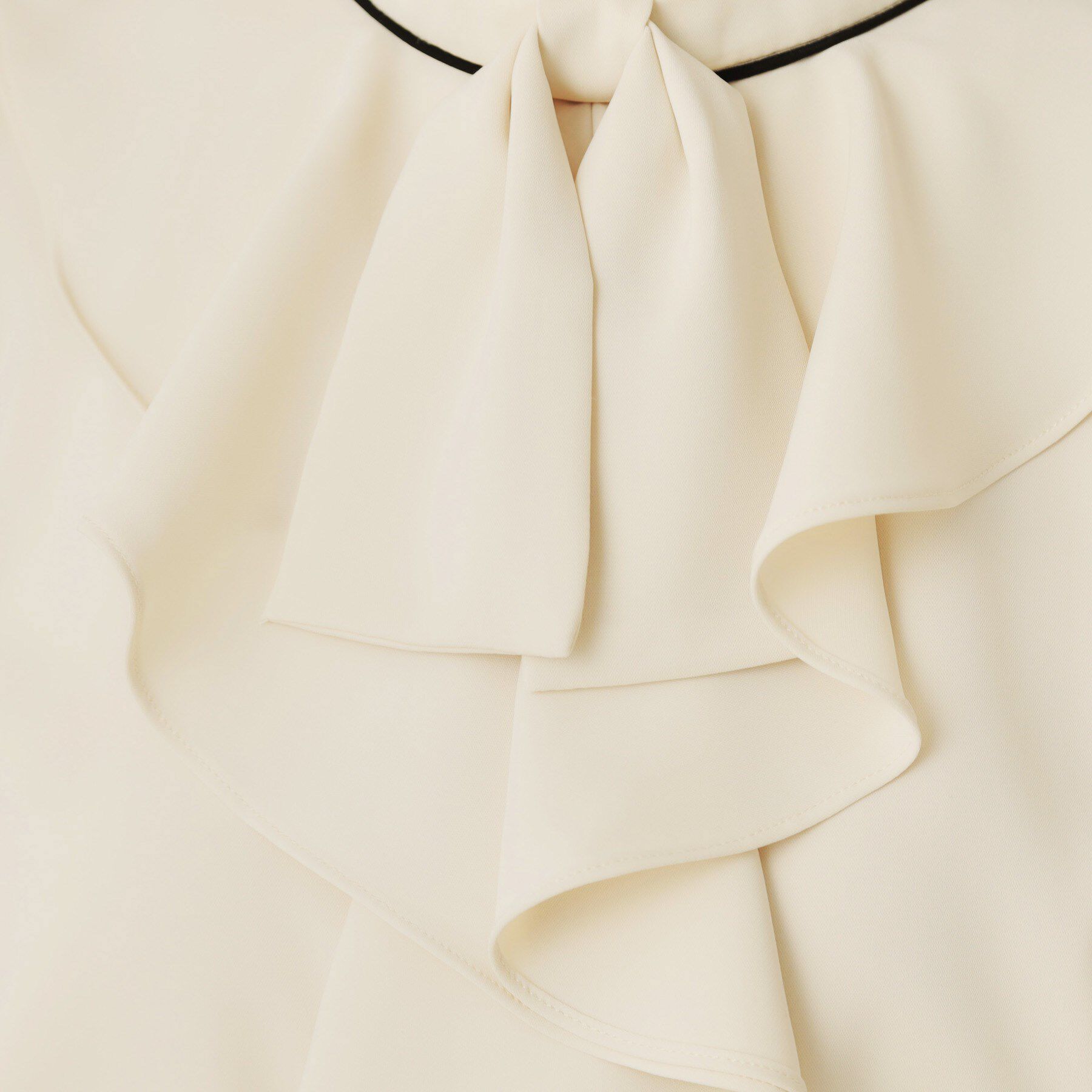 Couture broach「【華やか・5分袖・通勤】配色フリルタイブラウス」|シャツ・ブラウス|