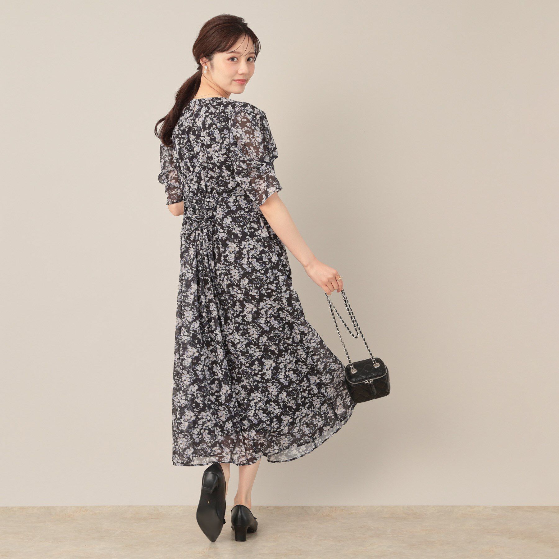 Couture broach「【一枚で着映える・通勤】Vネックフラワーワンピース」|ワンピース|