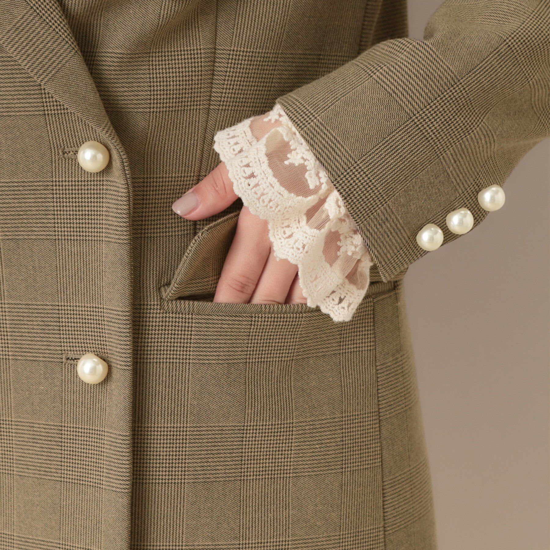 Couture broach「【高見え・きれいめ・通勤】レースカフス パール調釦テーラードジャケット」|テーラードジャケット|