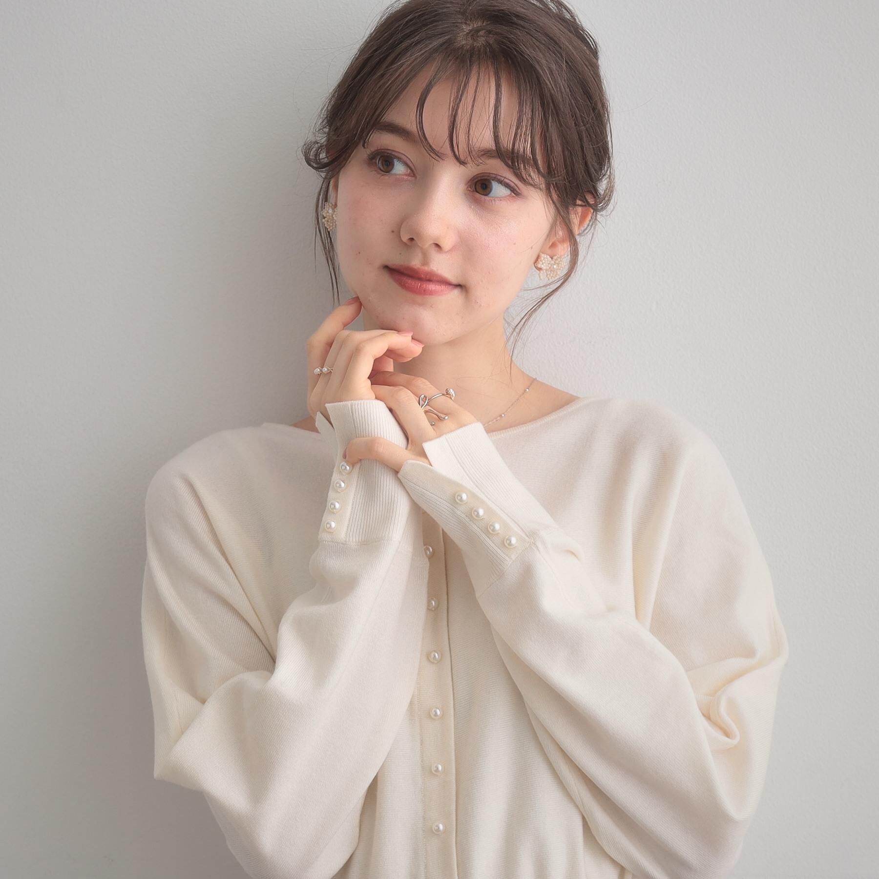 Couture broach「【大人上品・通勤・前後2WAY】バックパール調ドルマンニット」|ニット・セーター|アイボリー(004)