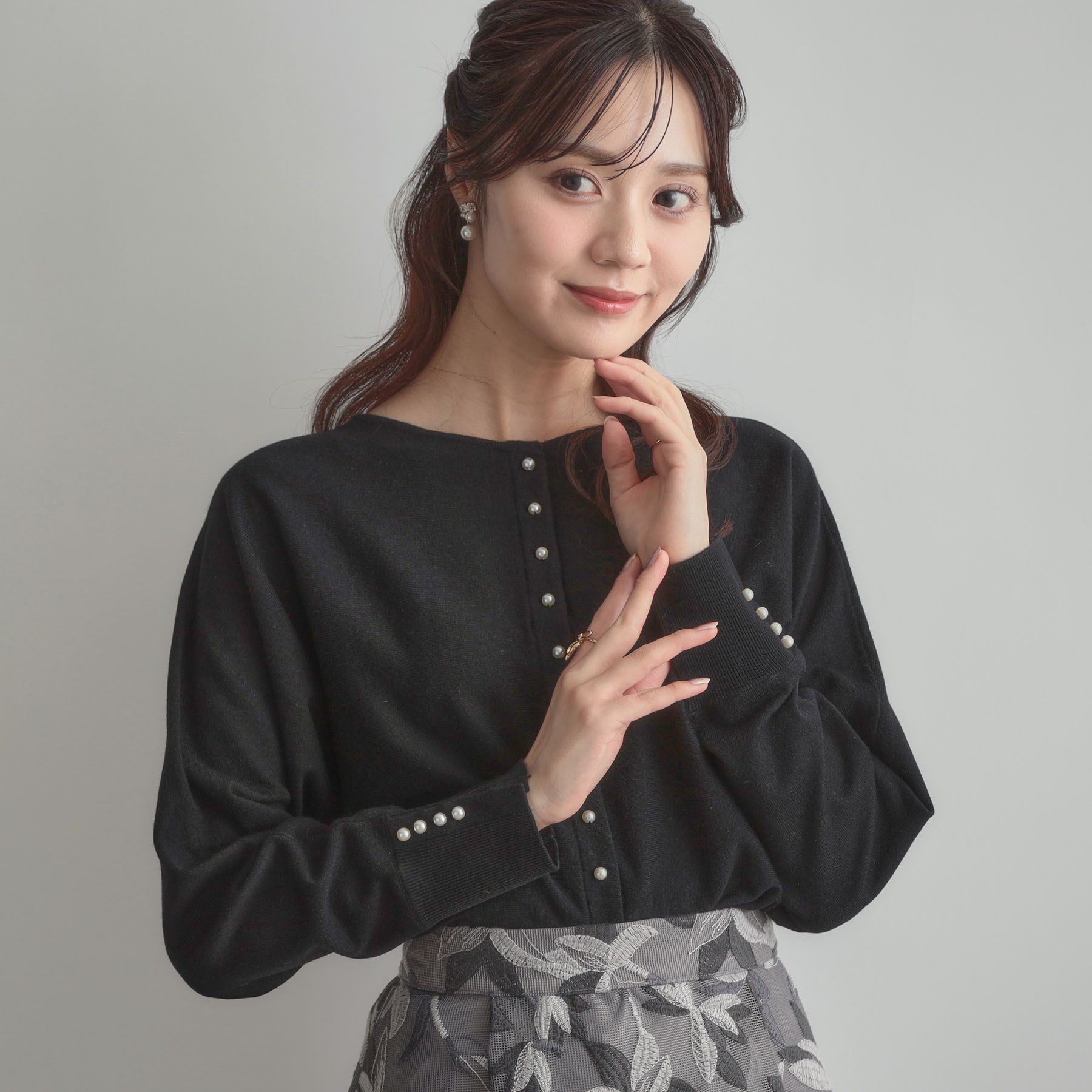 Couture broach「【大人上品・通勤・前後2WAY】バックパール調ドルマンニット」|ニット・セーター|