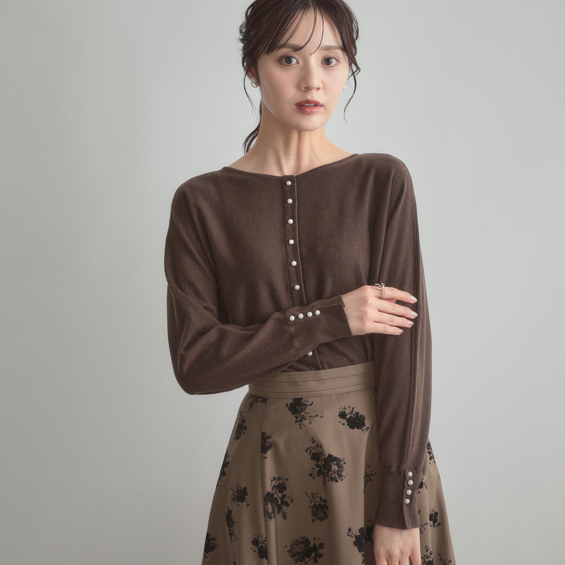 Couture broach「【大人上品・通勤・前後2WAY】バックパール調ドルマンニット」|ニット・セーター|