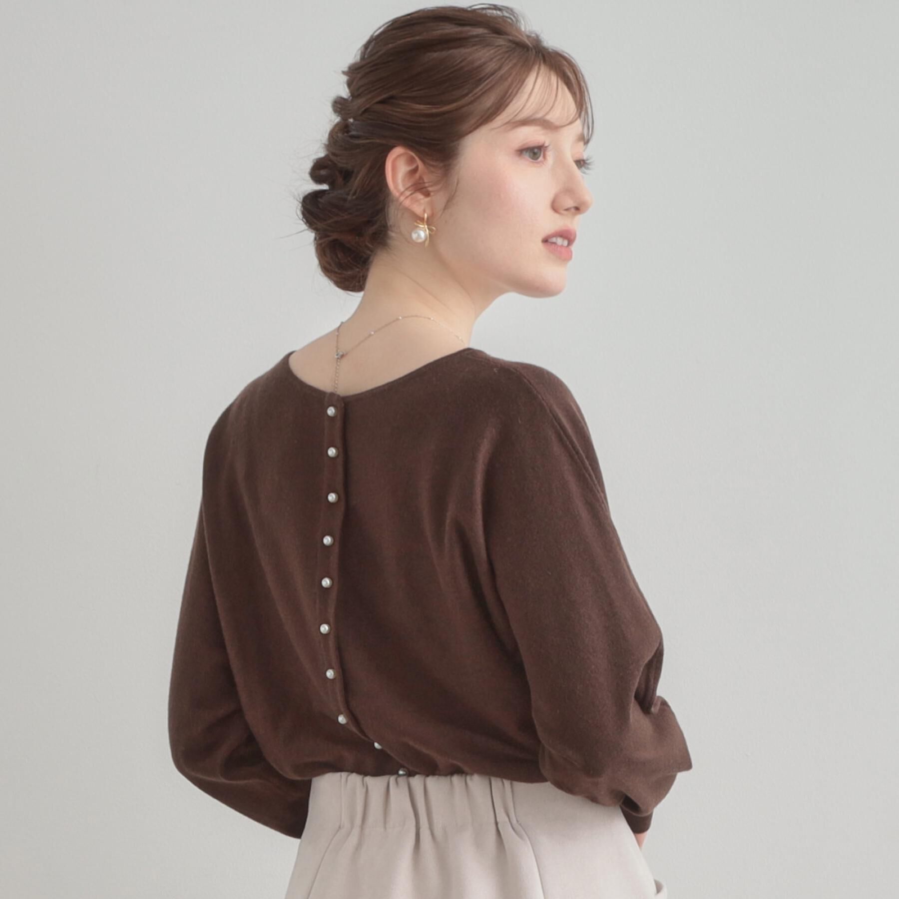 Couture broach「【大人上品・通勤・前後2WAY】バックパール調ドルマンニット」|ニット・セーター|