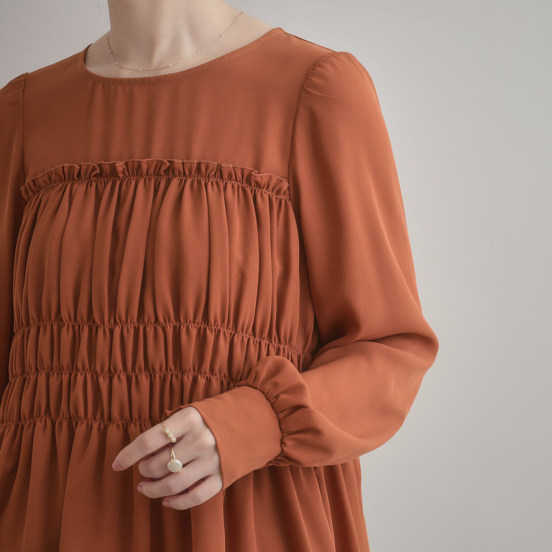 Couture broach「【マシンウォッシャブル・きれいめ・通勤】シャーリングチュニックブラウス」|シャツ・ブラウス|