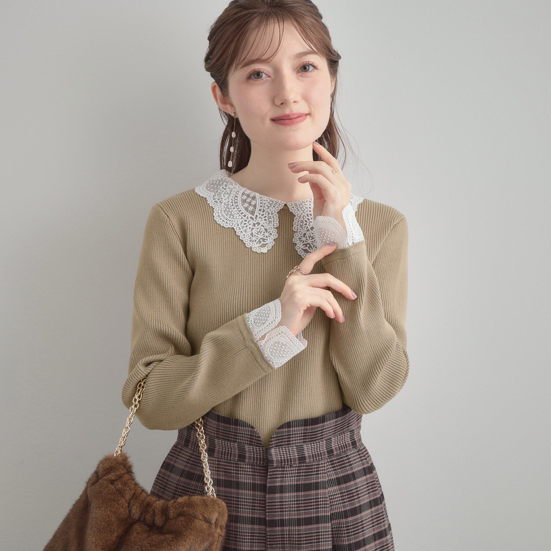 Couture broach「【着映え・フェミニン・通勤】レース衿カフス付きリブニット」|ニット・セーター|