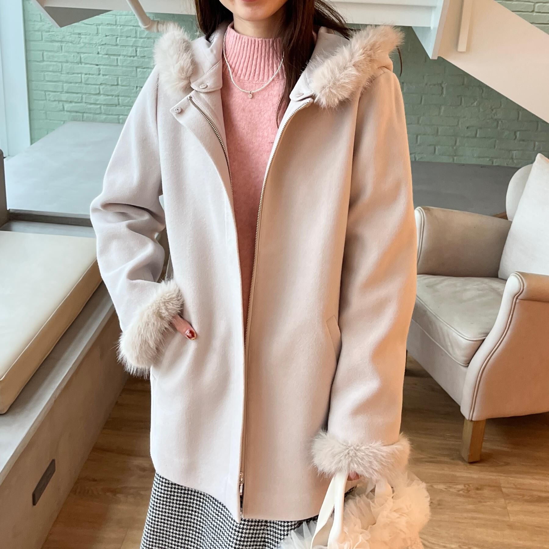 Couture broach「【大人可愛い・フード取り外し可能】フードフェイクファー ハーフ丈コート」|その他|